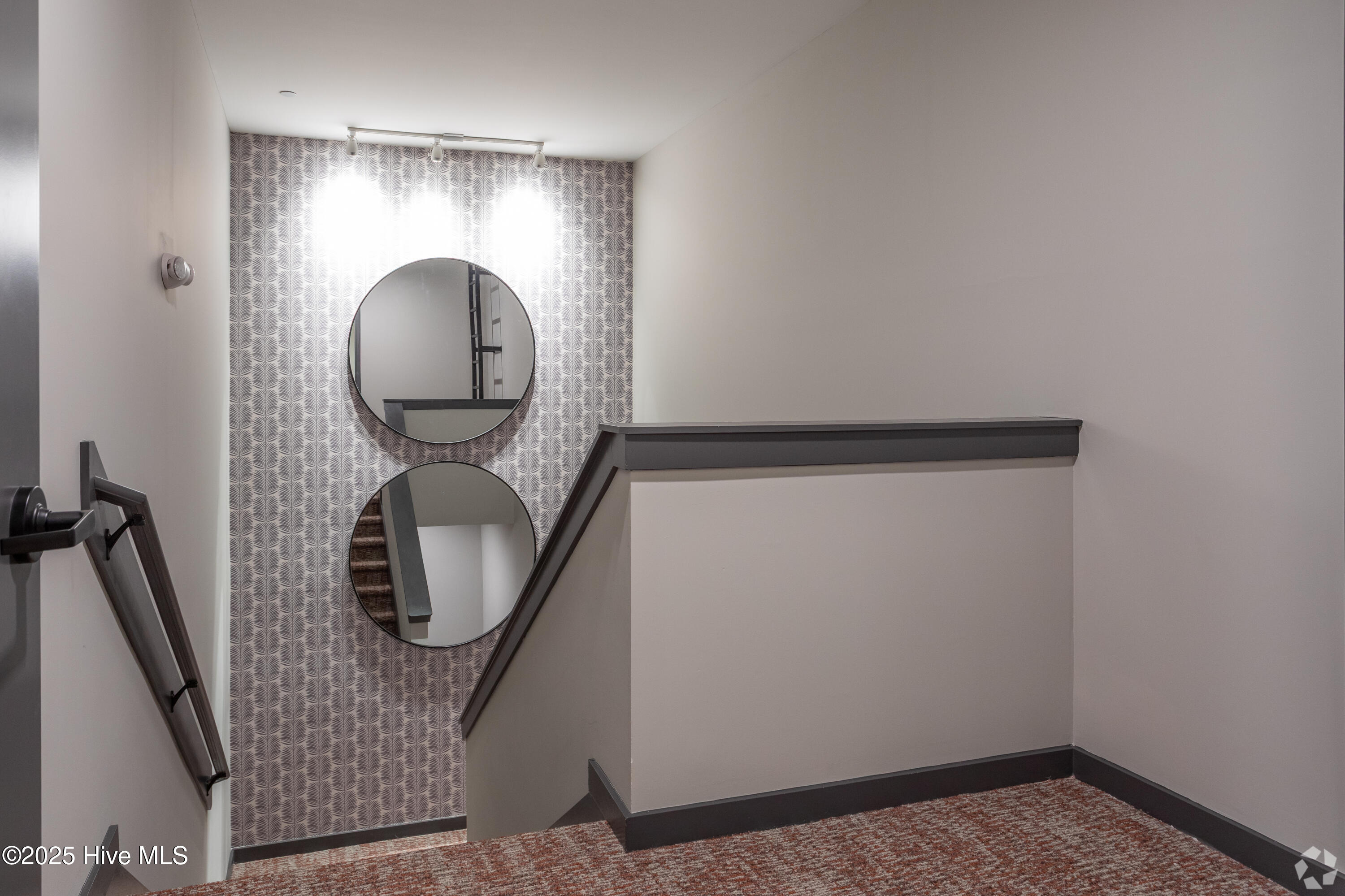 100540980 | Photo 10