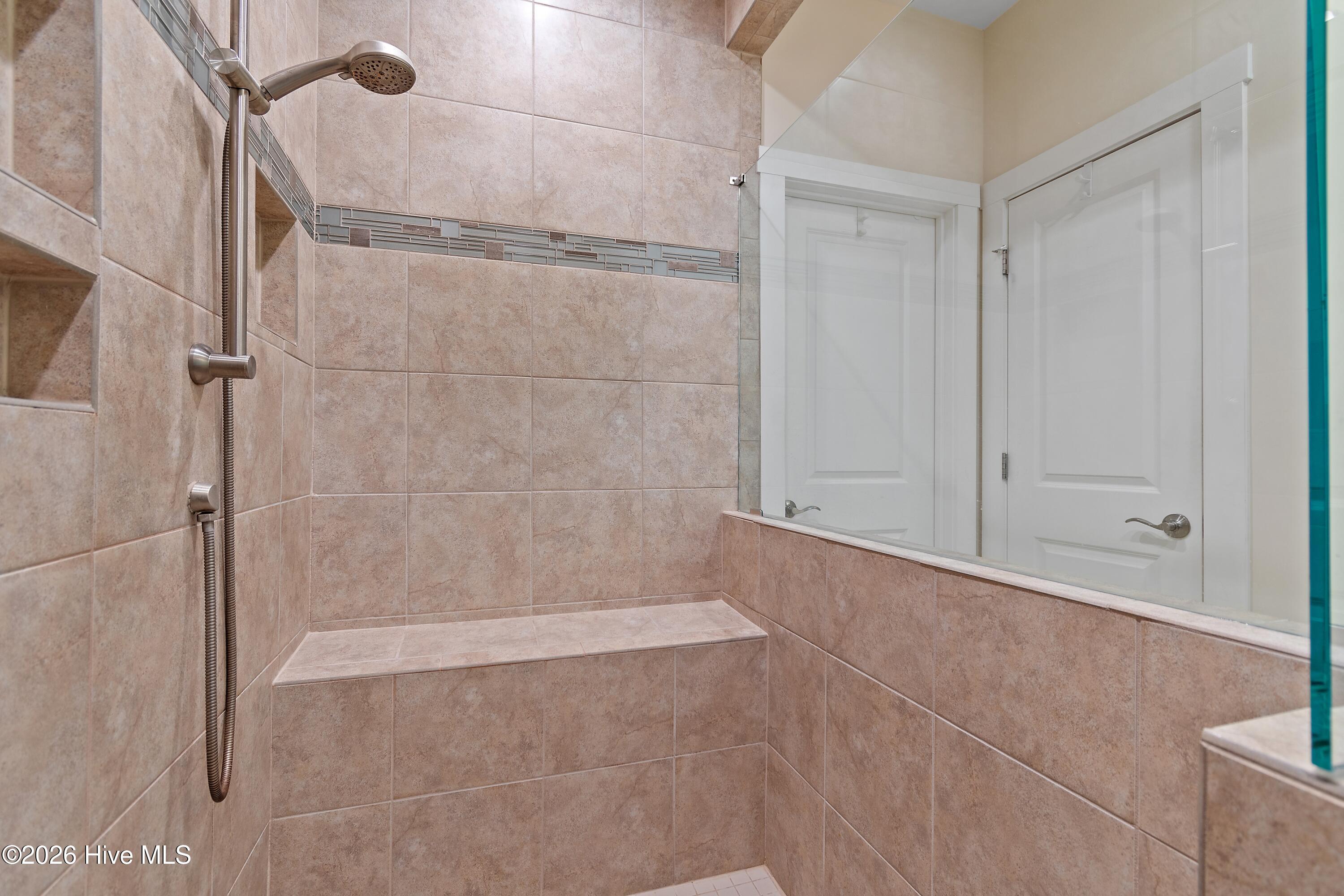 100557254 | Photo 27