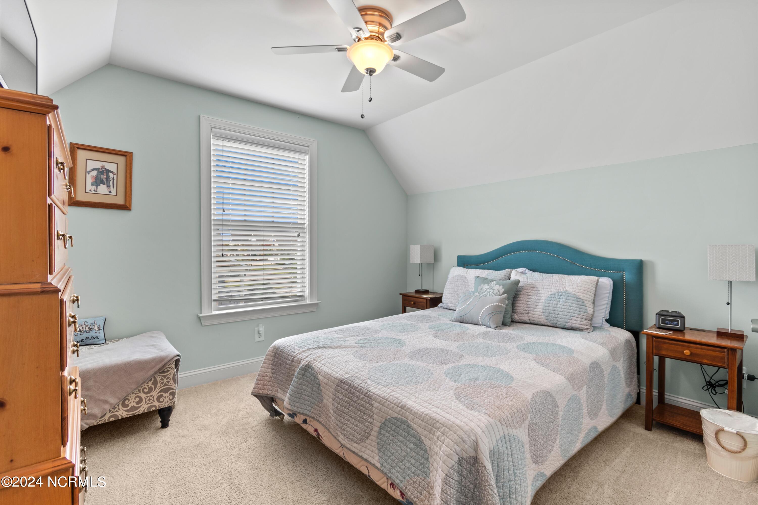 100568294 | Photo 14