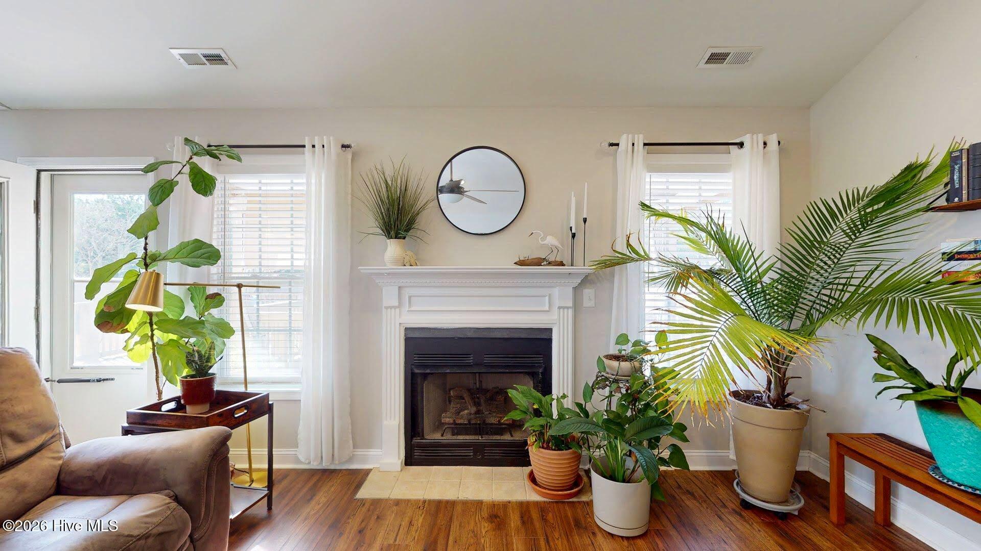 100548342 | Photo 10