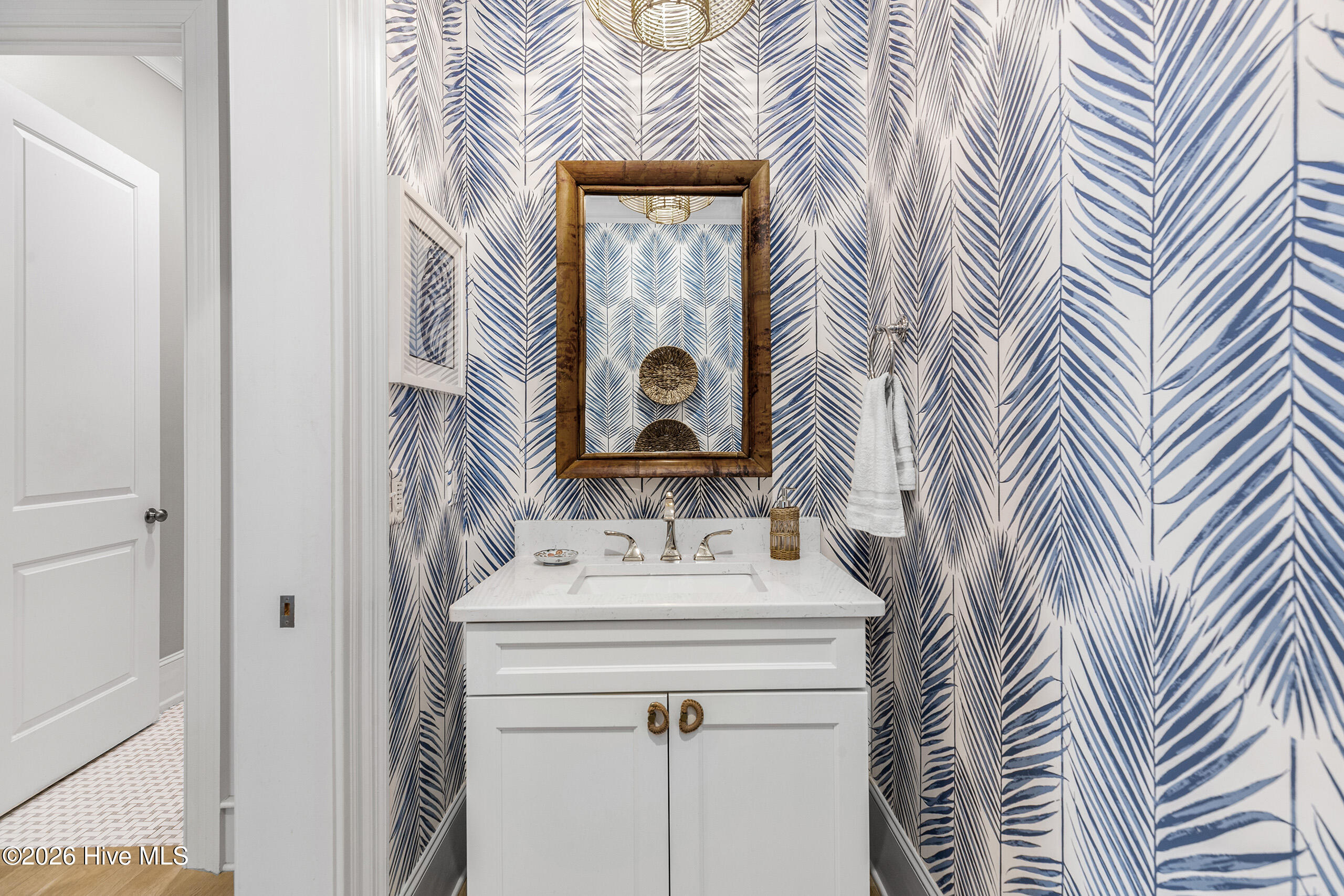 100563719 | Photo 36