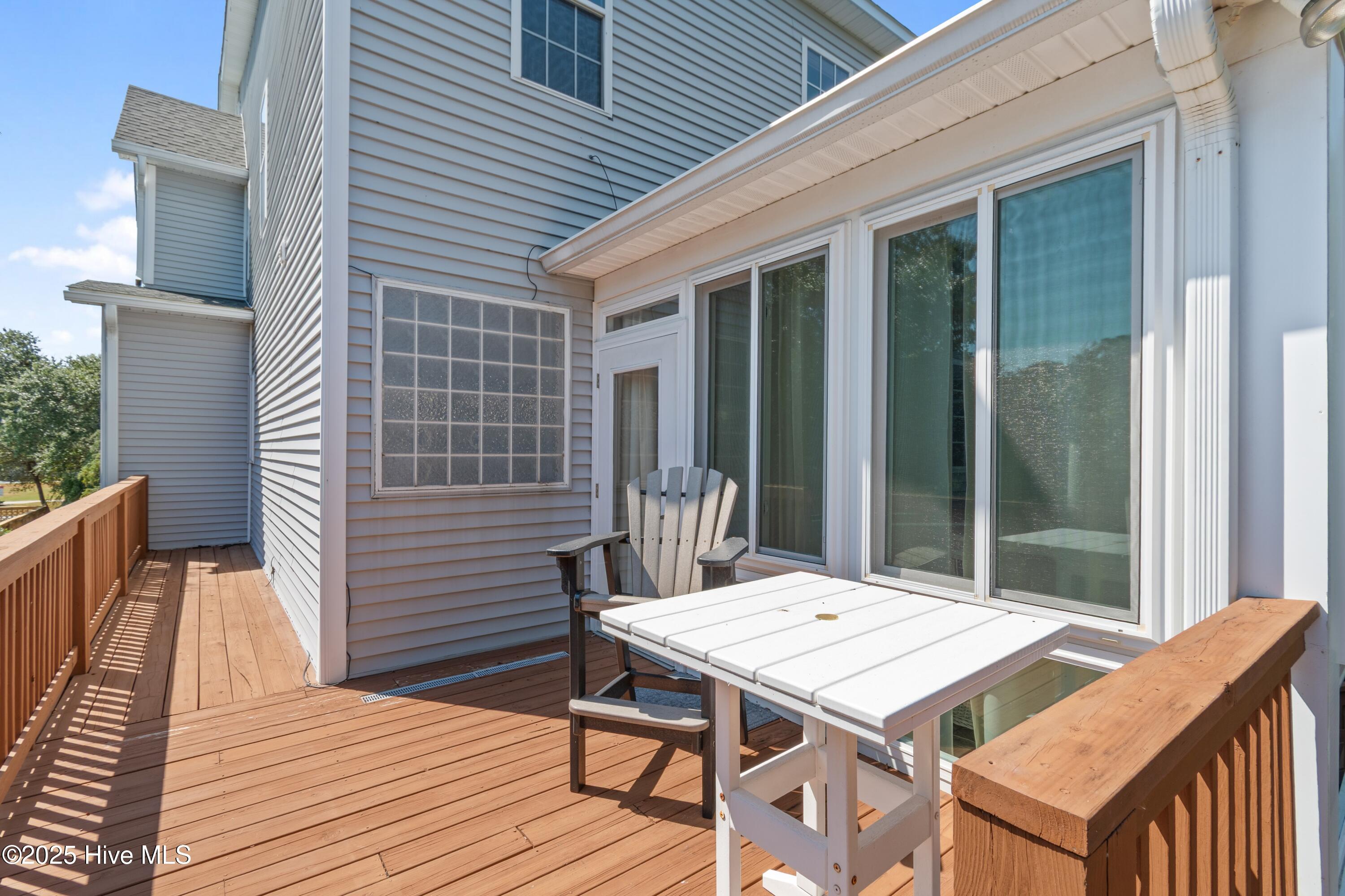 100533940 | Photo 40