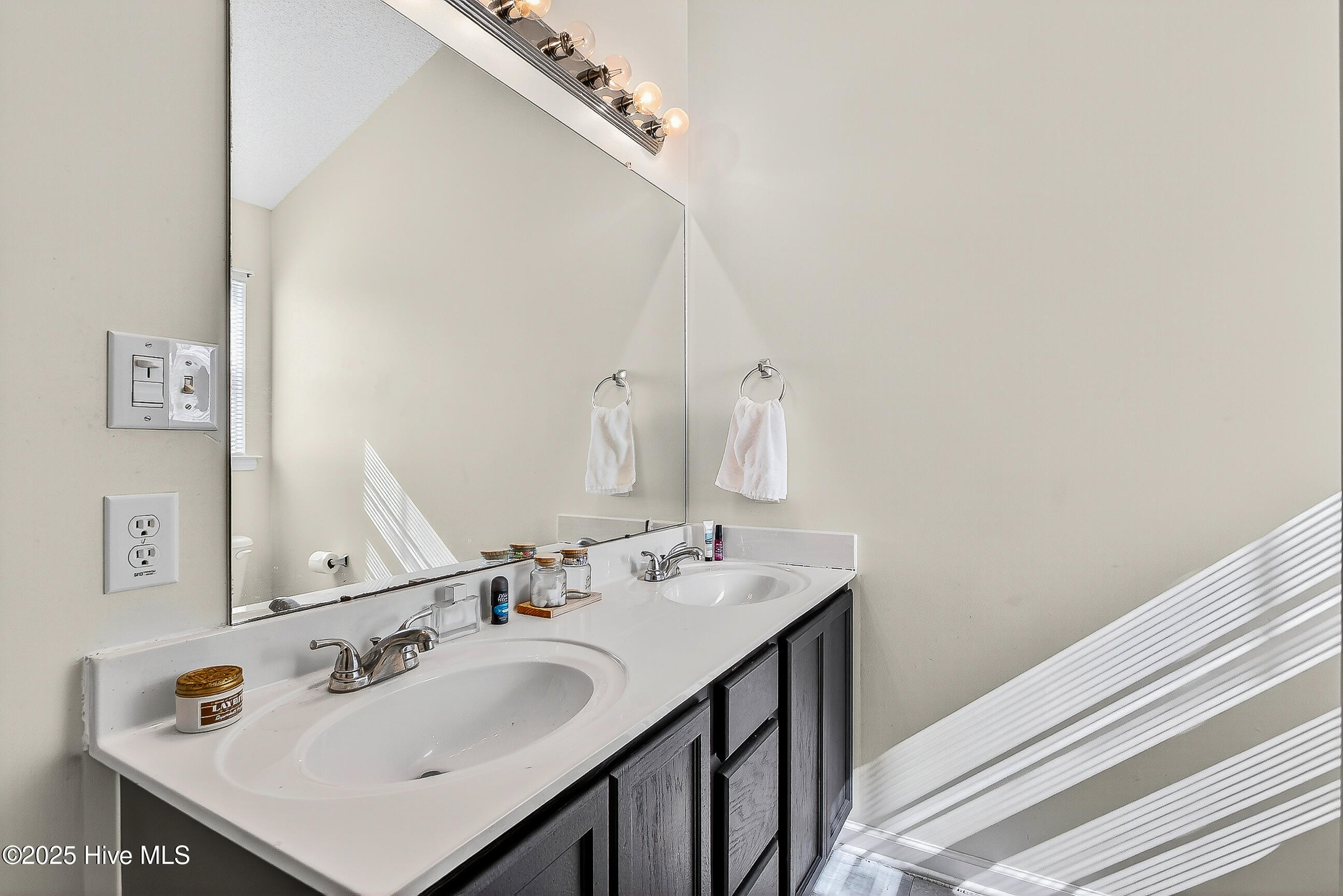 100539174 | Photo 21