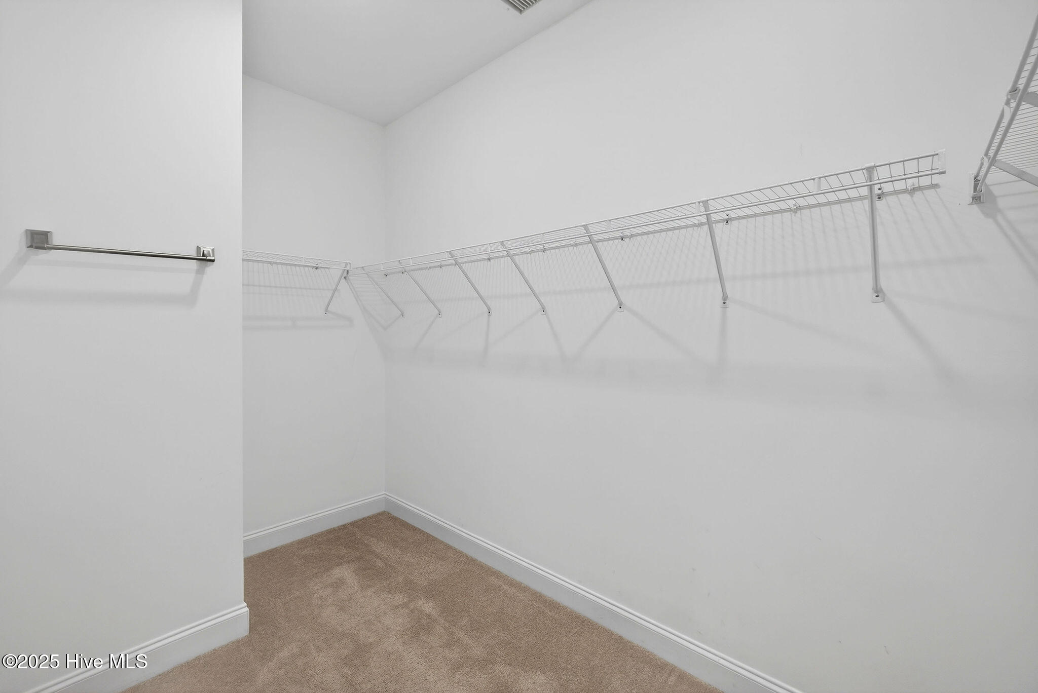 100547187 | Photo 21