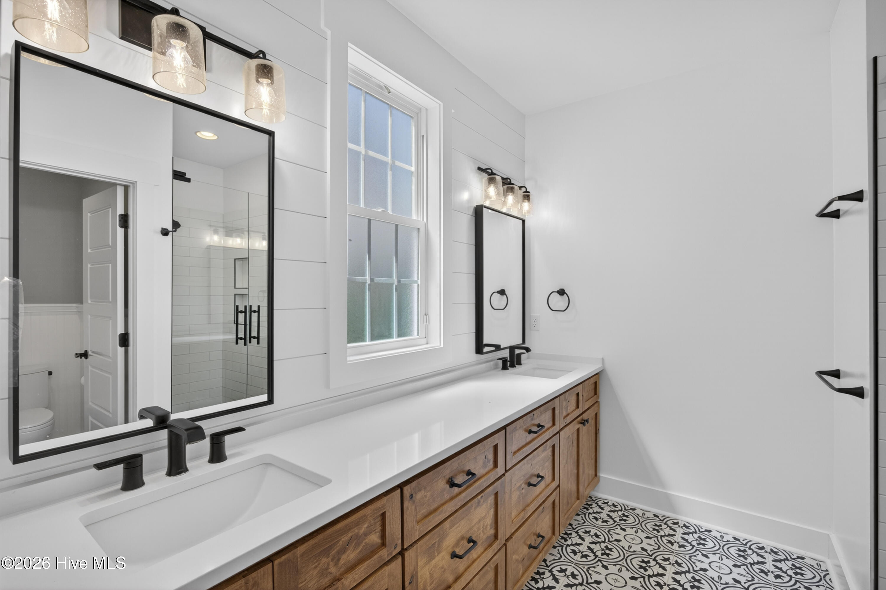 100569496 | Photo 27