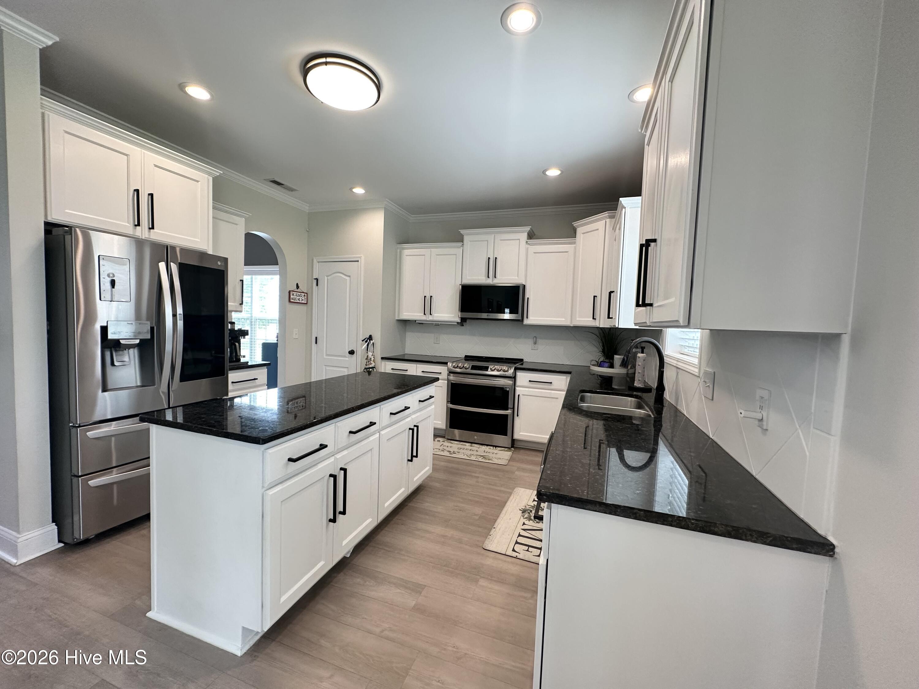 100563138 | Photo 10