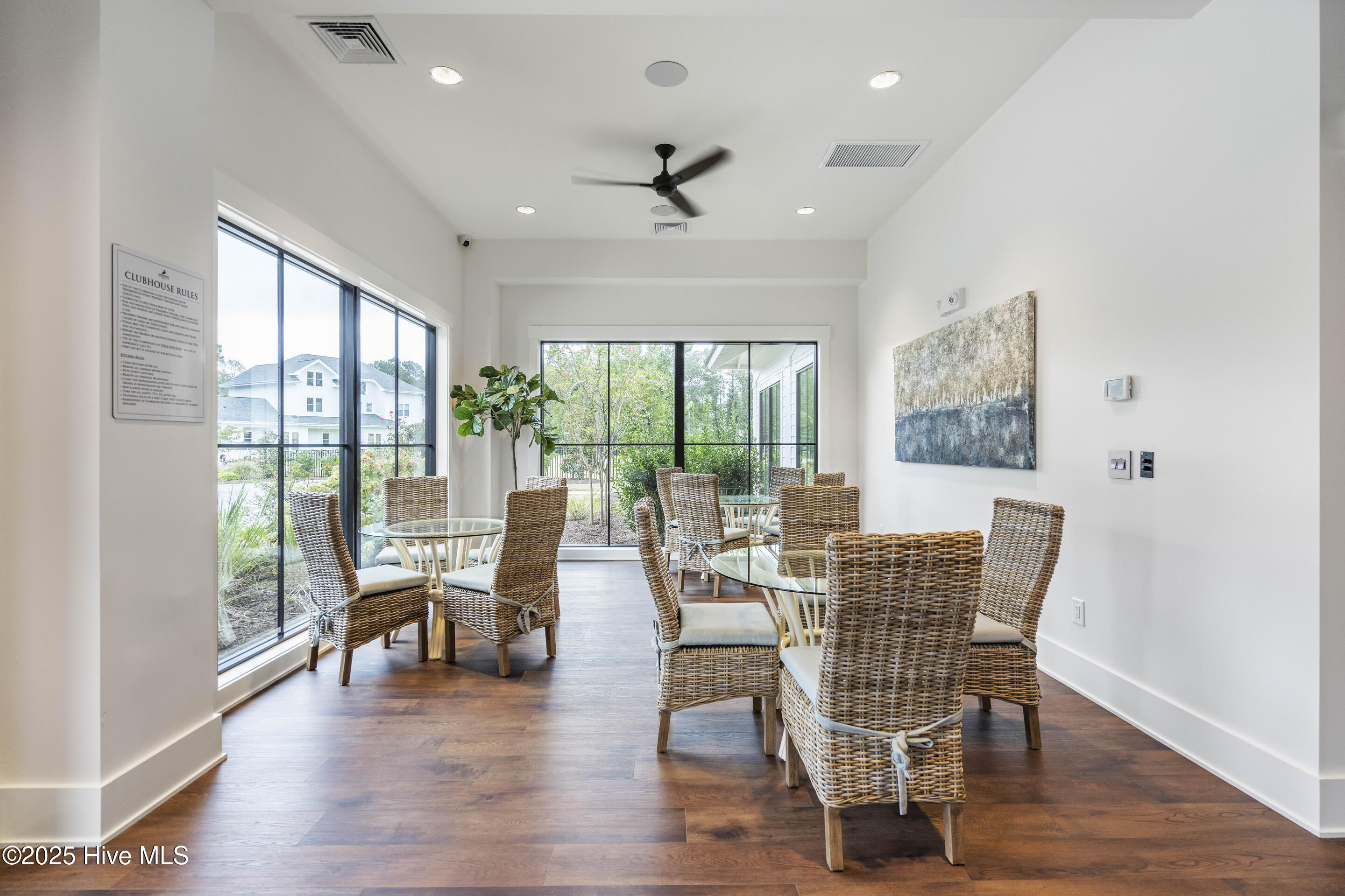 100530900 | Photo 34