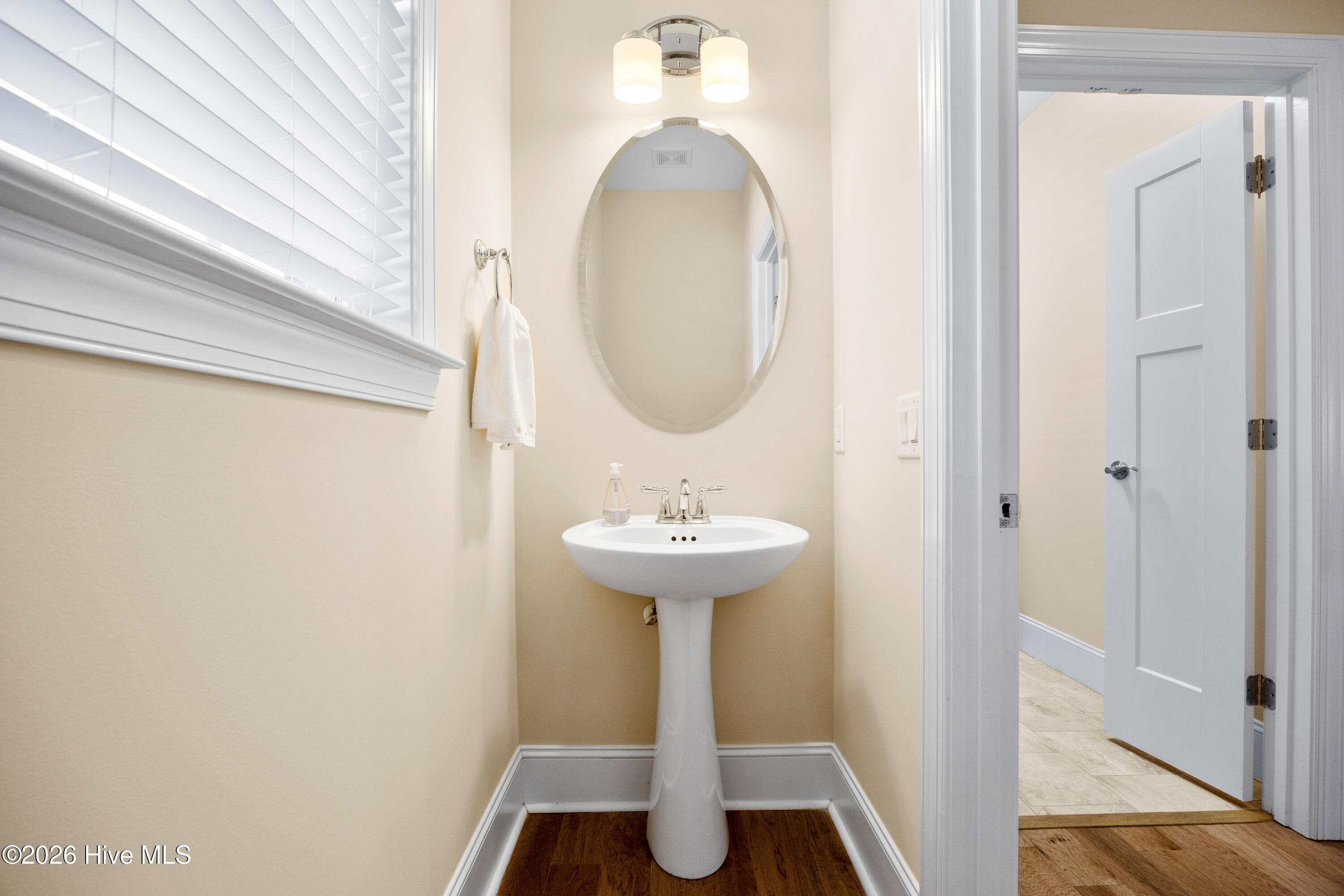 100550520 | Photo 23