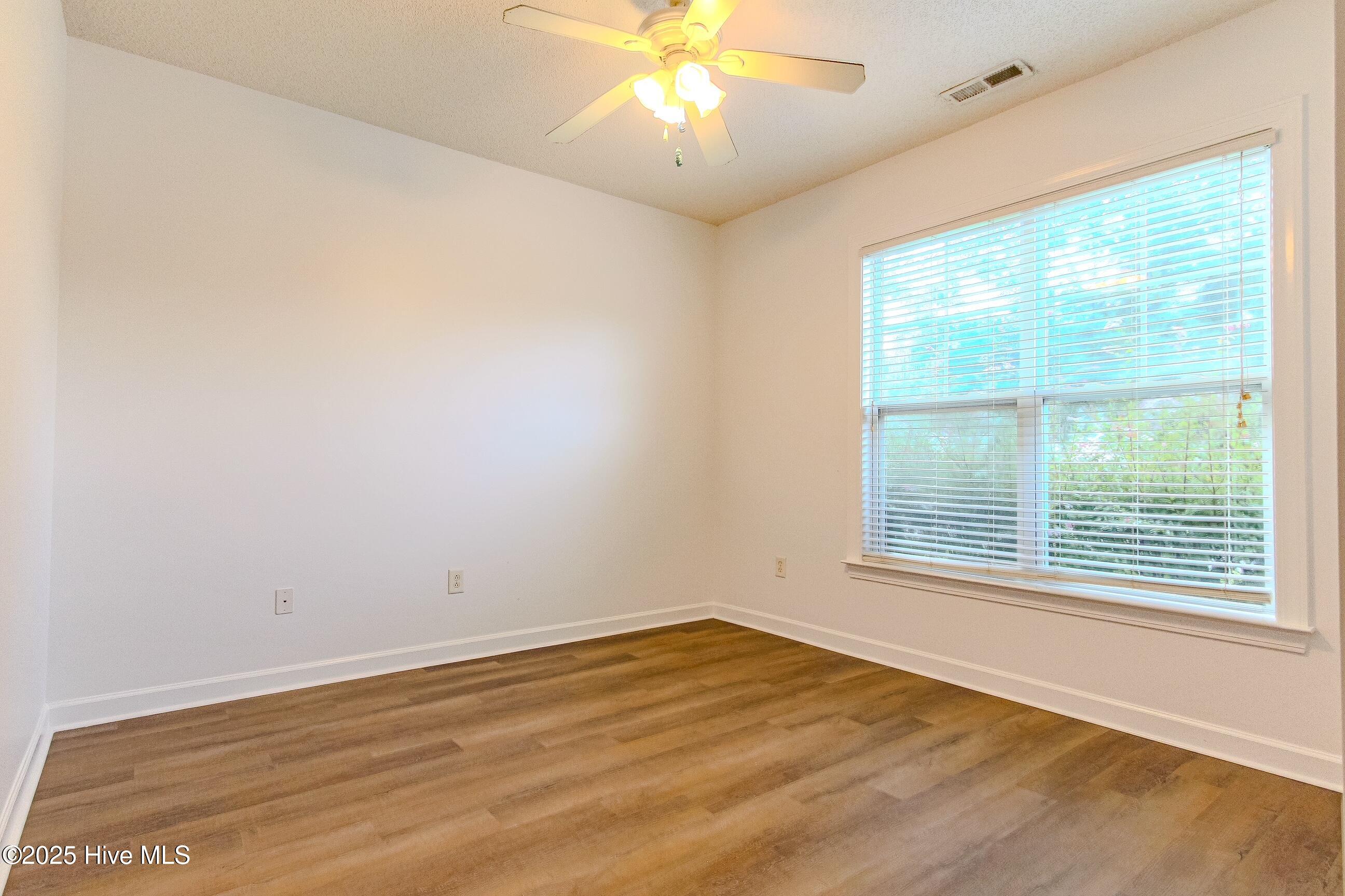 100525378 | Photo 37