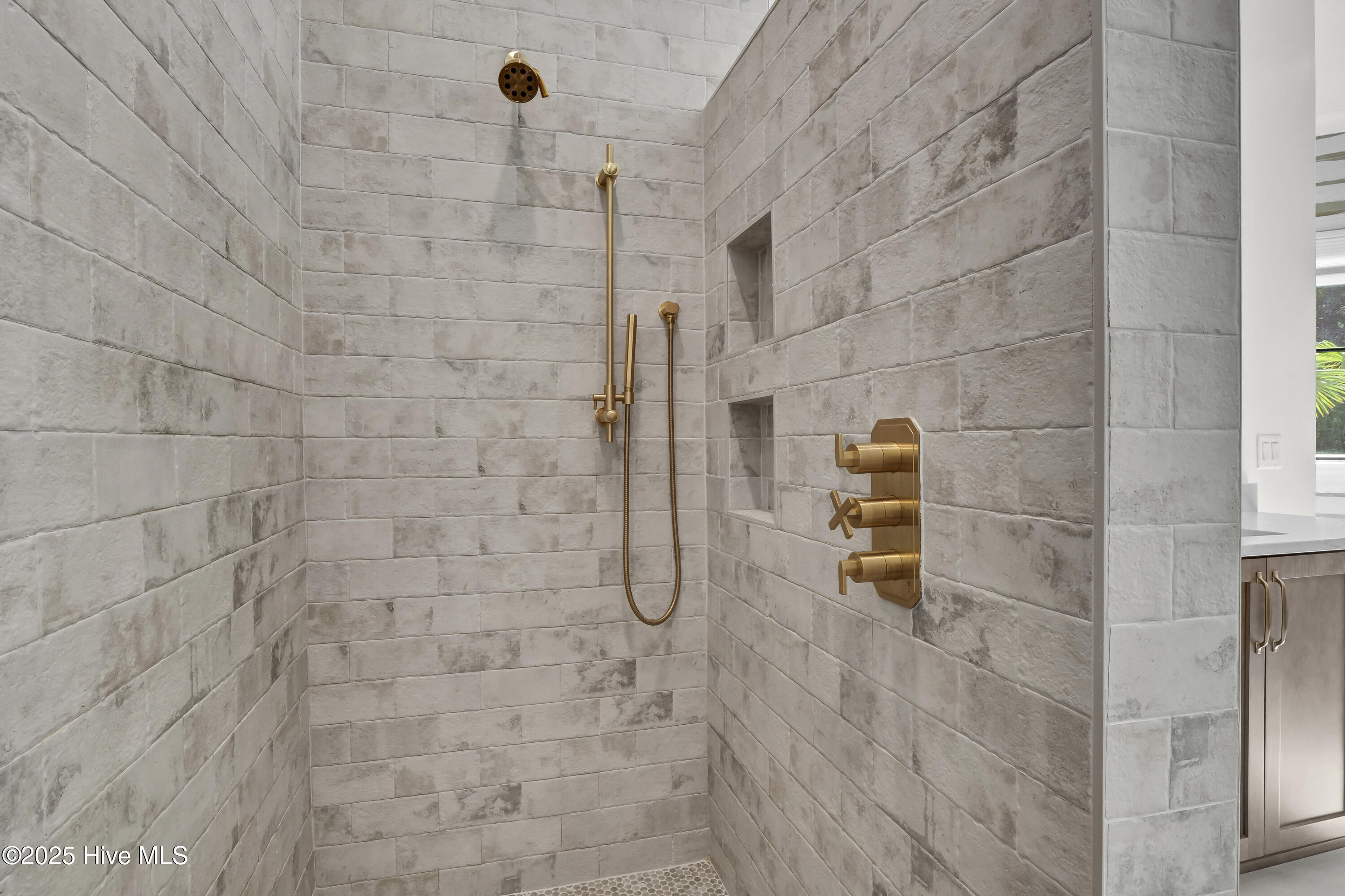 100532496 | Photo 36