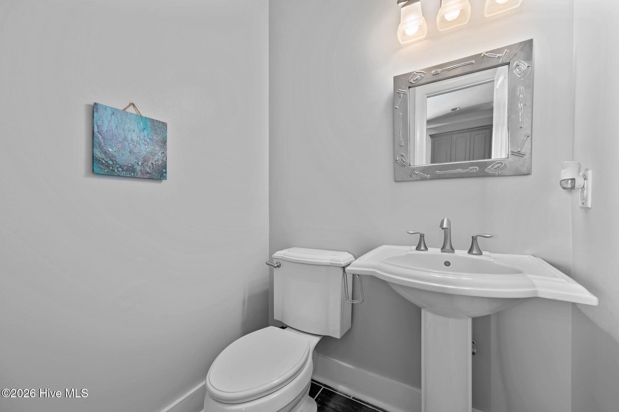 100570241 | Photo 39