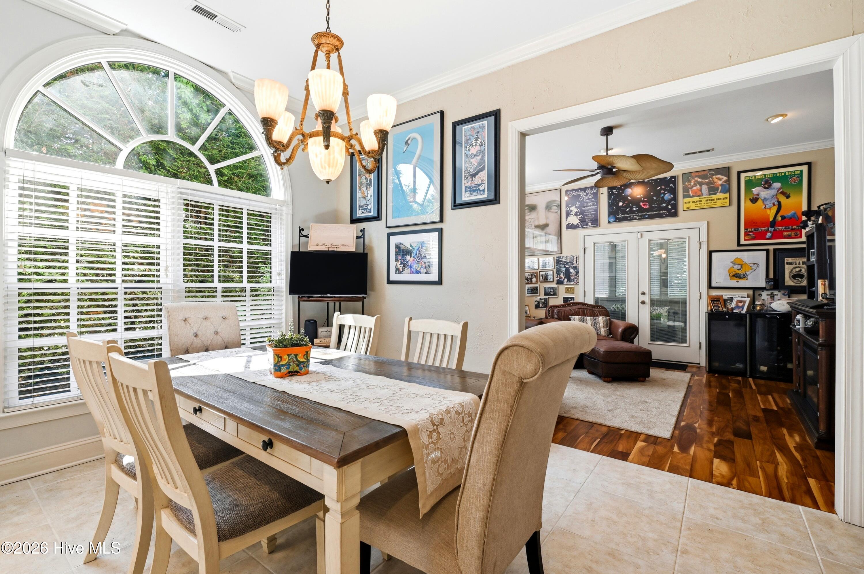 100567999 | Photo 15