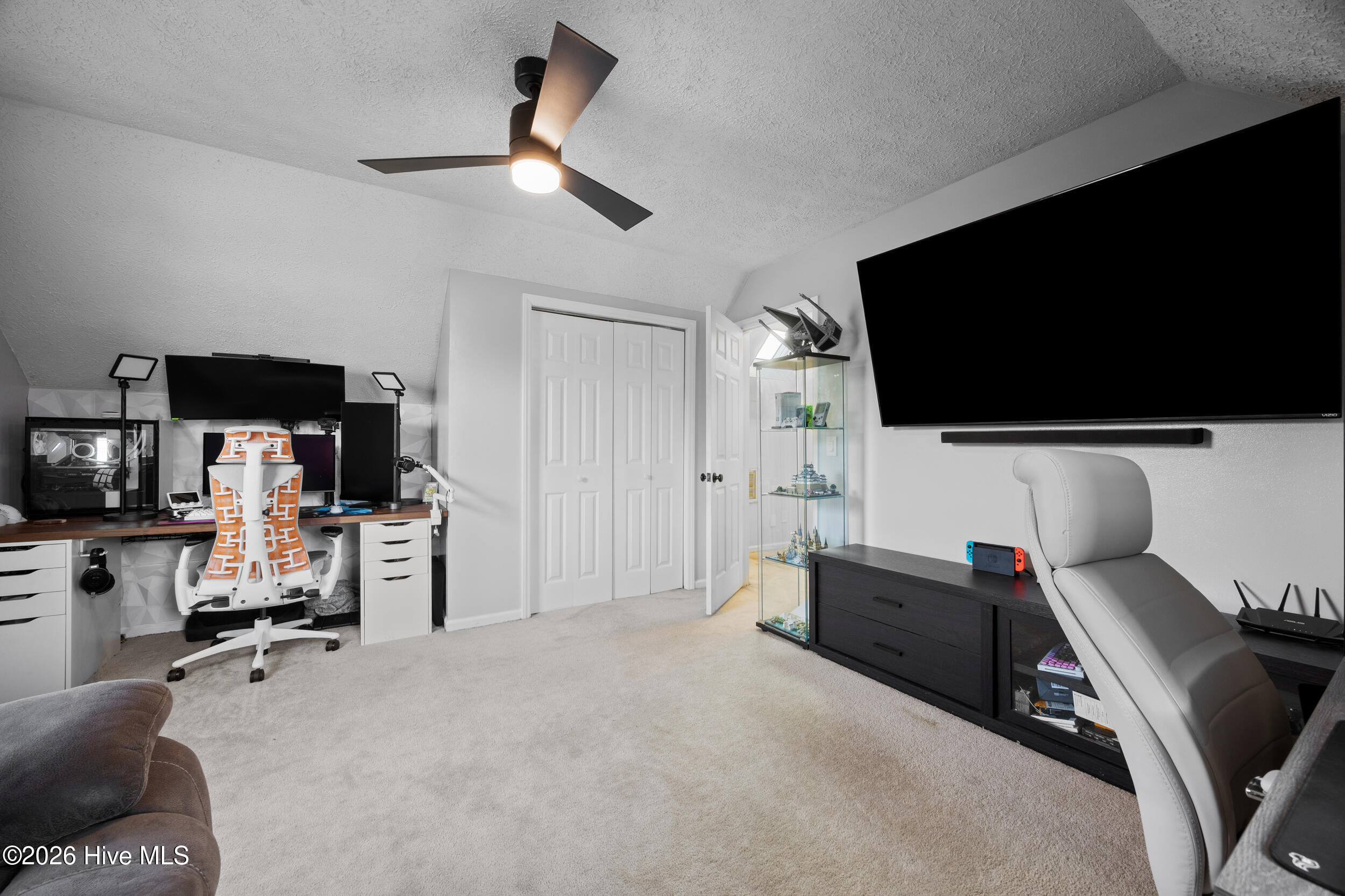 100547989 | Photo 27