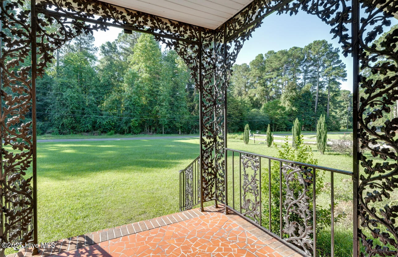 2_photo-159-meadowbrook-lane