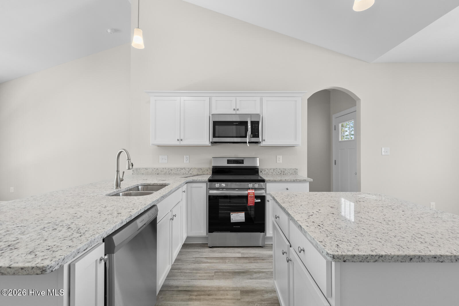 100553181 | Photo 11