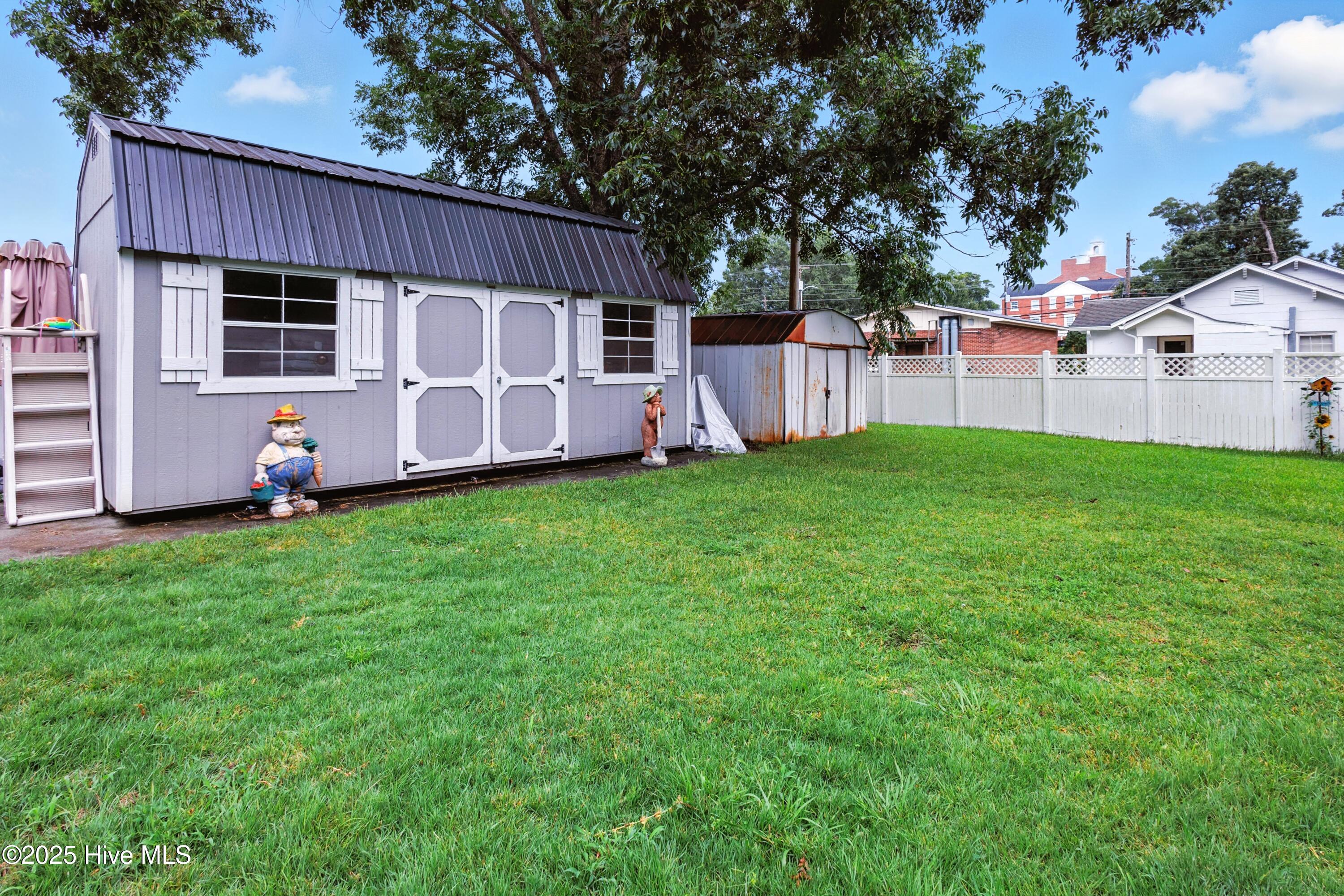 Homes for sale in Burgaw, NC | 207 S Walker St, Burgaw, NC 28425 | MLS# 100525104