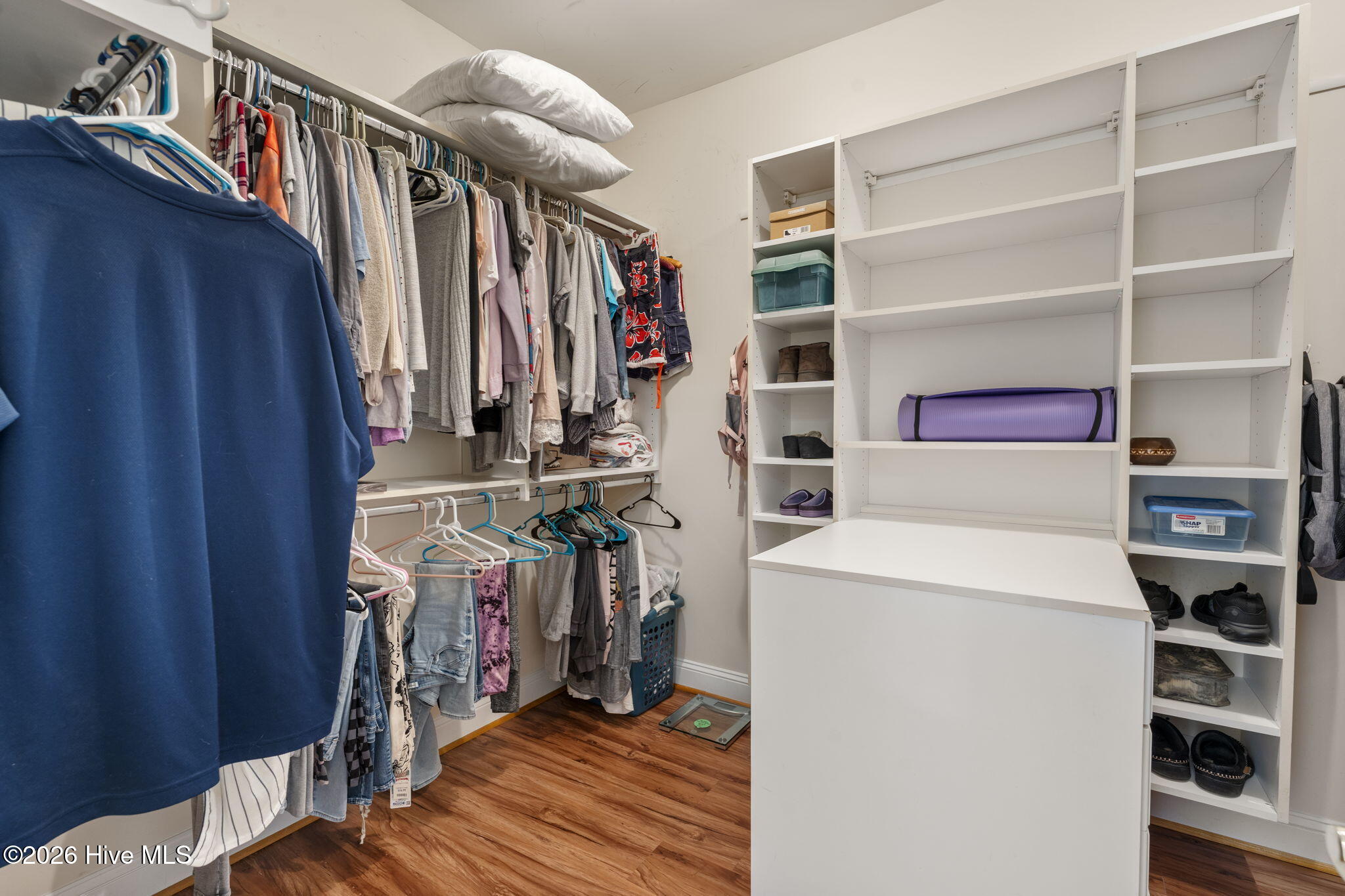 100563951 | Photo 35