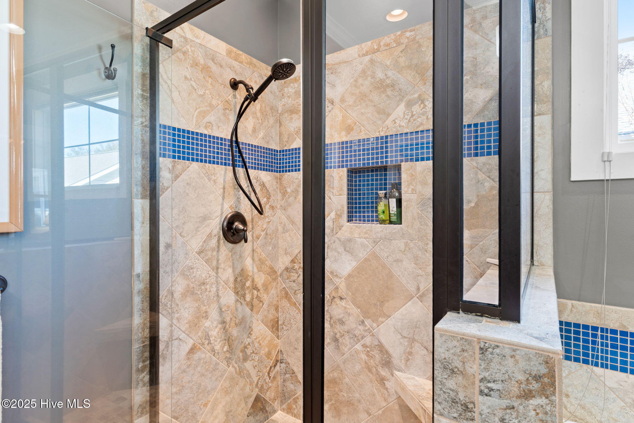 100541992 | Photo 41