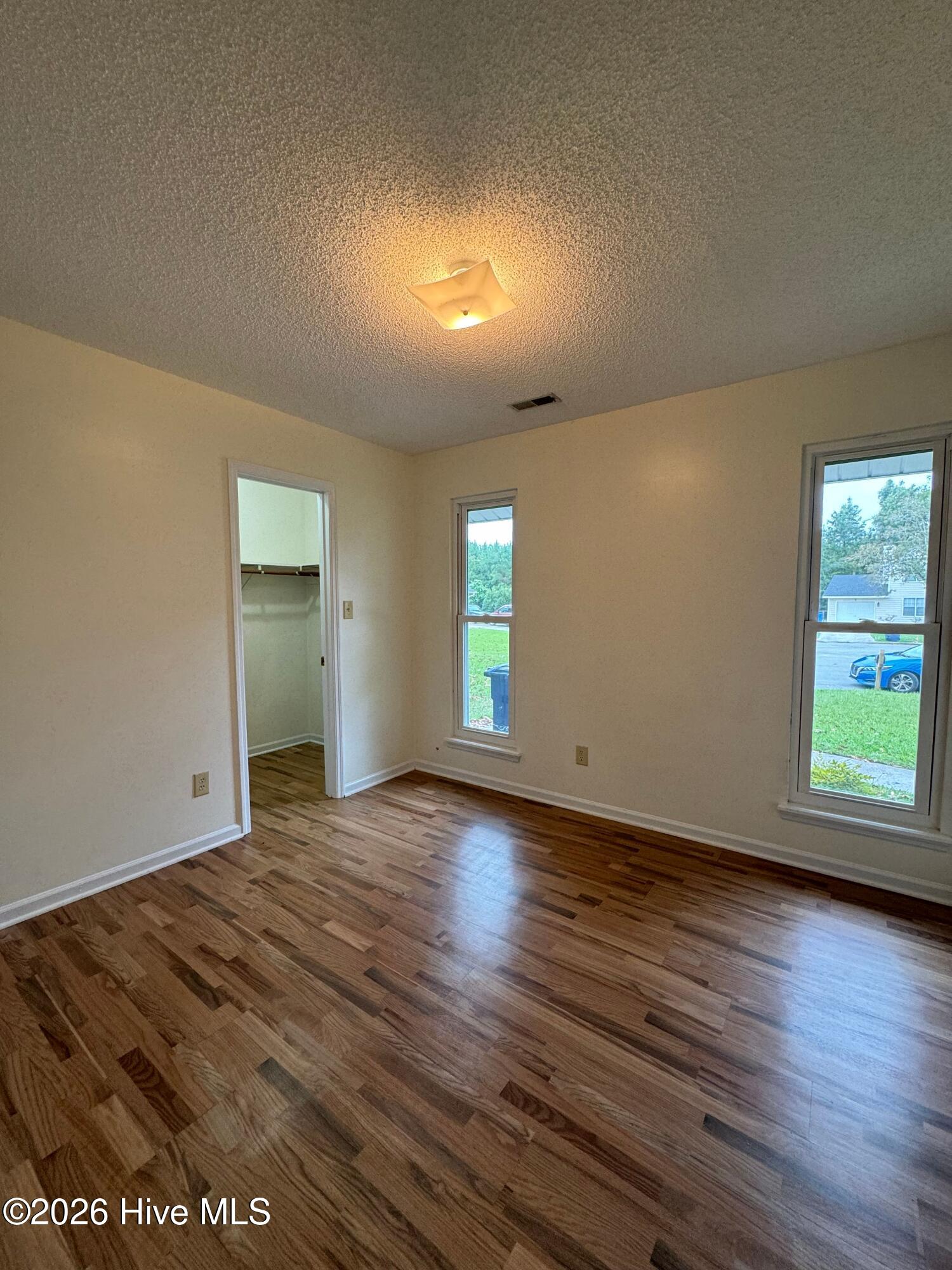 100548849 | Photo 13