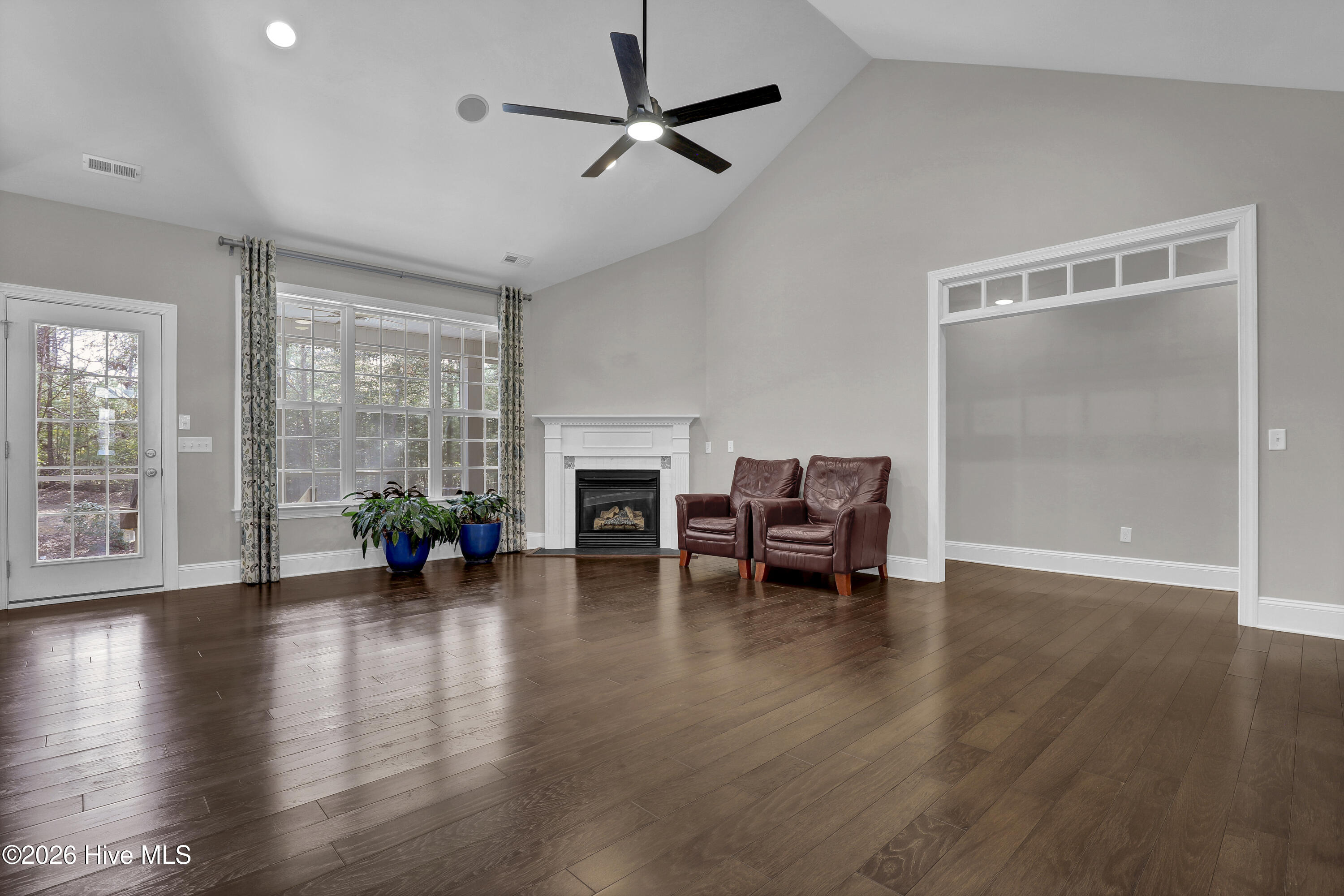 100549522 | Photo 18