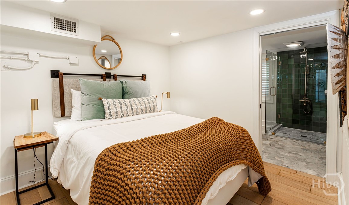 Garden level 2nd bedroom with en suite bathroom
