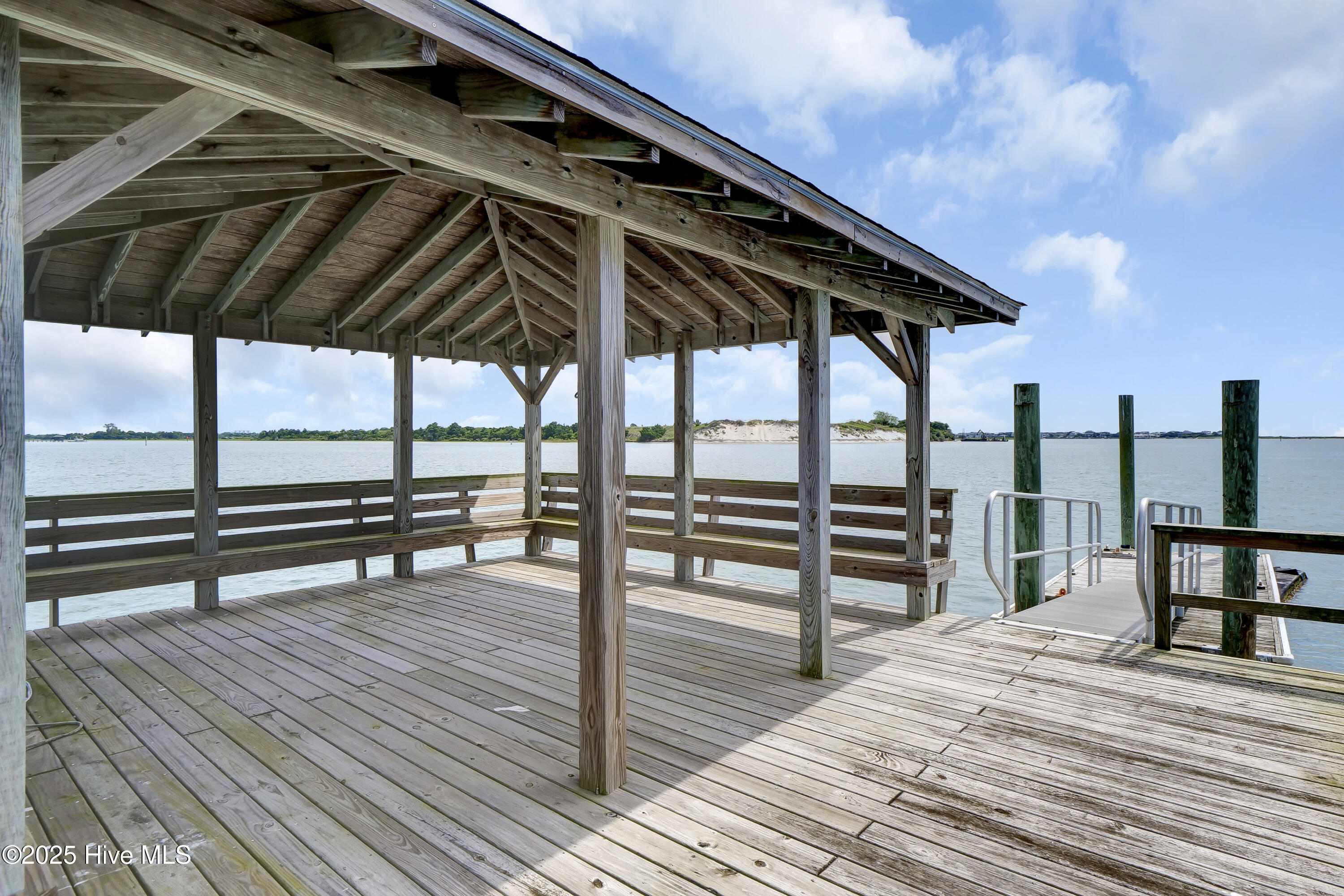 100527389 | Photo 50