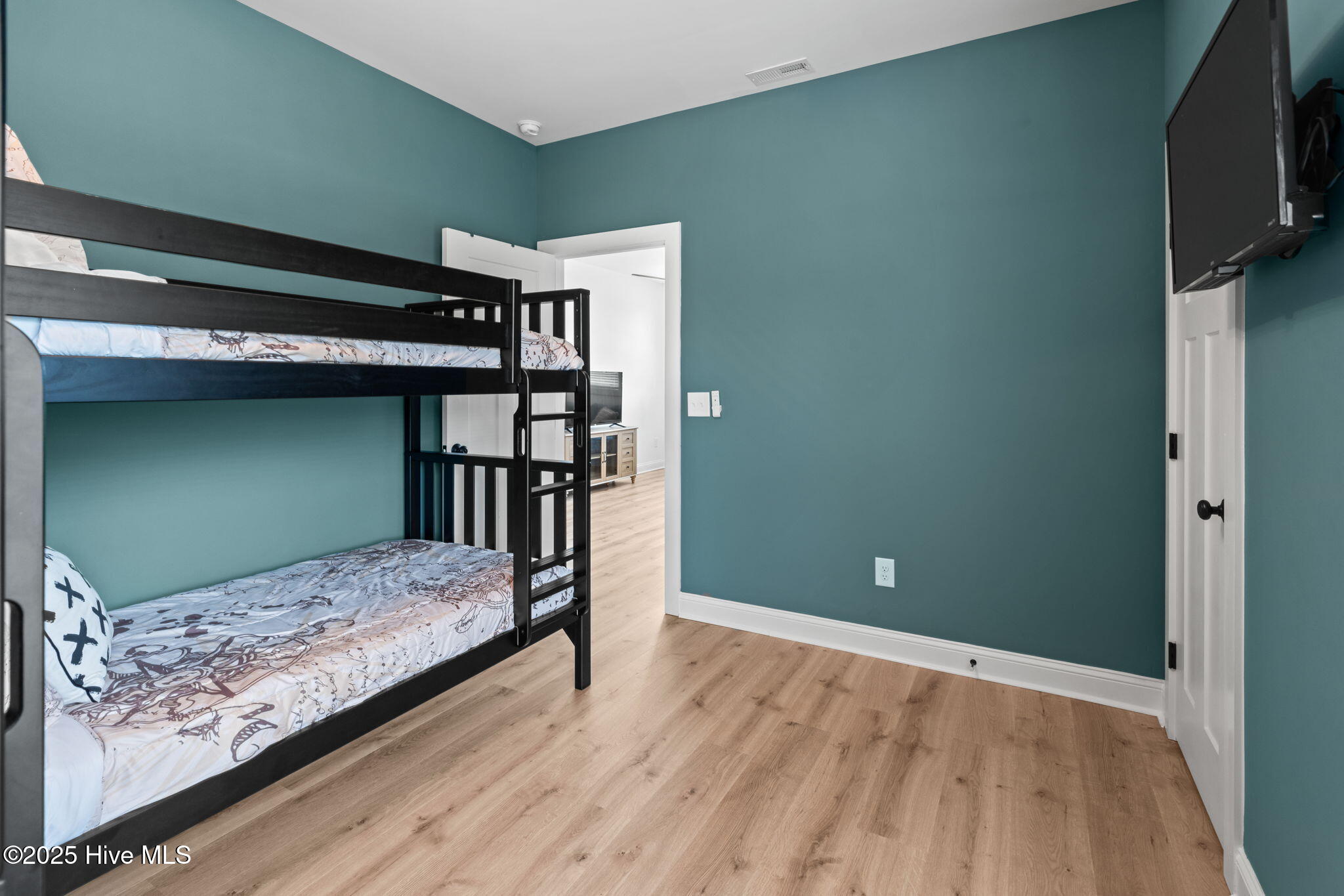 100548634 | Photo 36