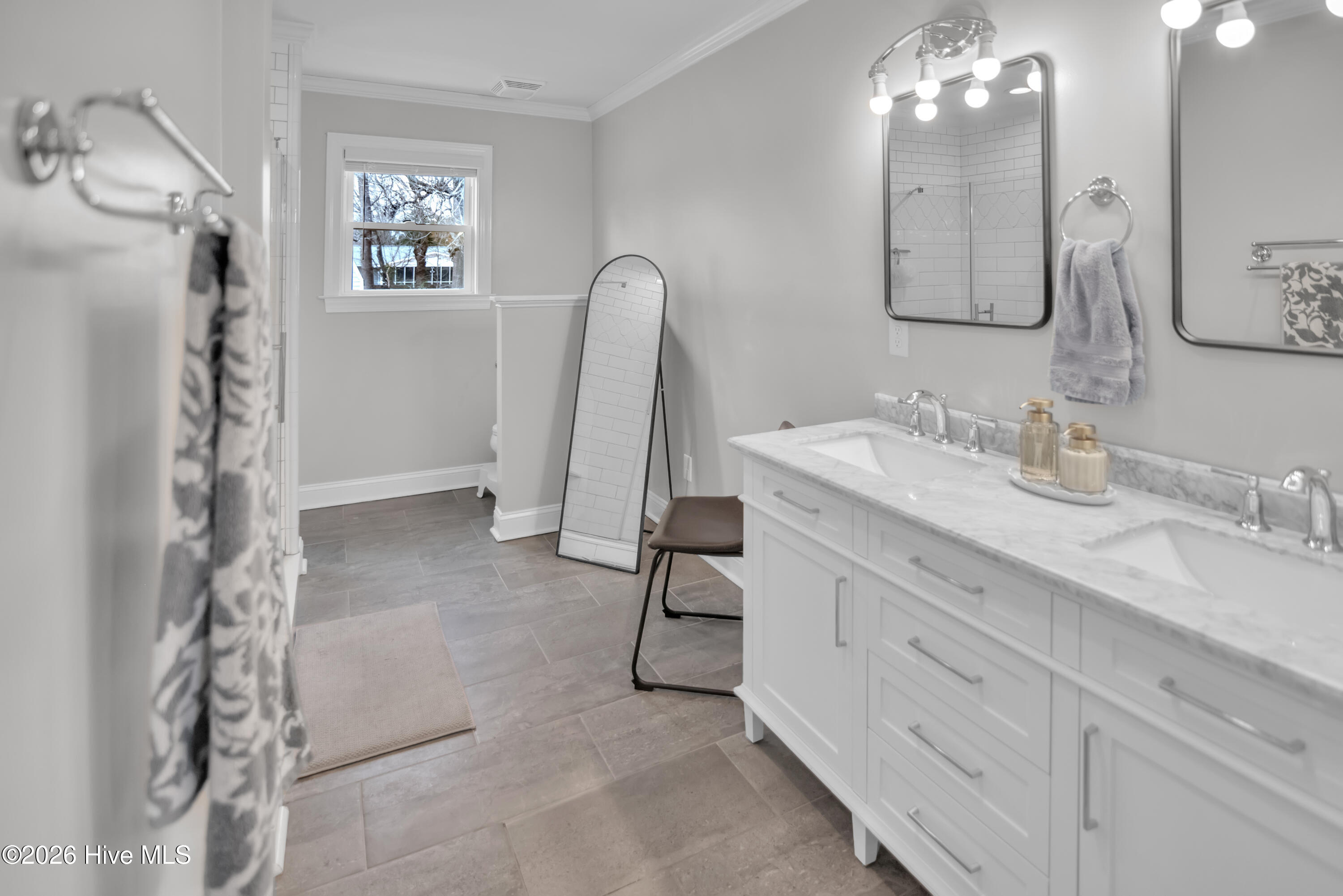 100547879 | Photo 16