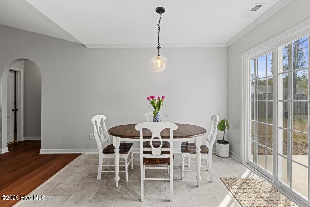 100555022 | Photo 11