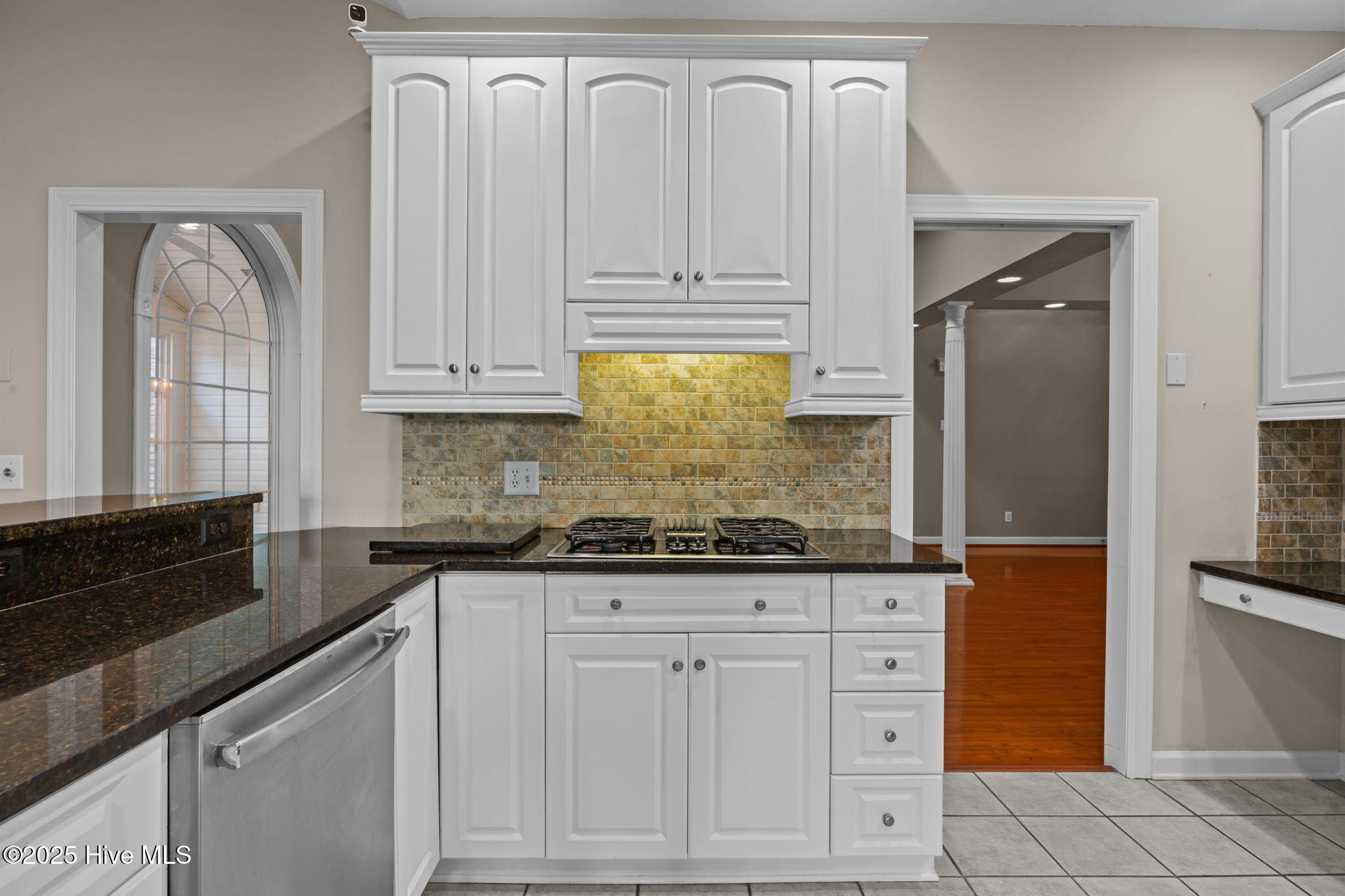 100543036 | Photo 14