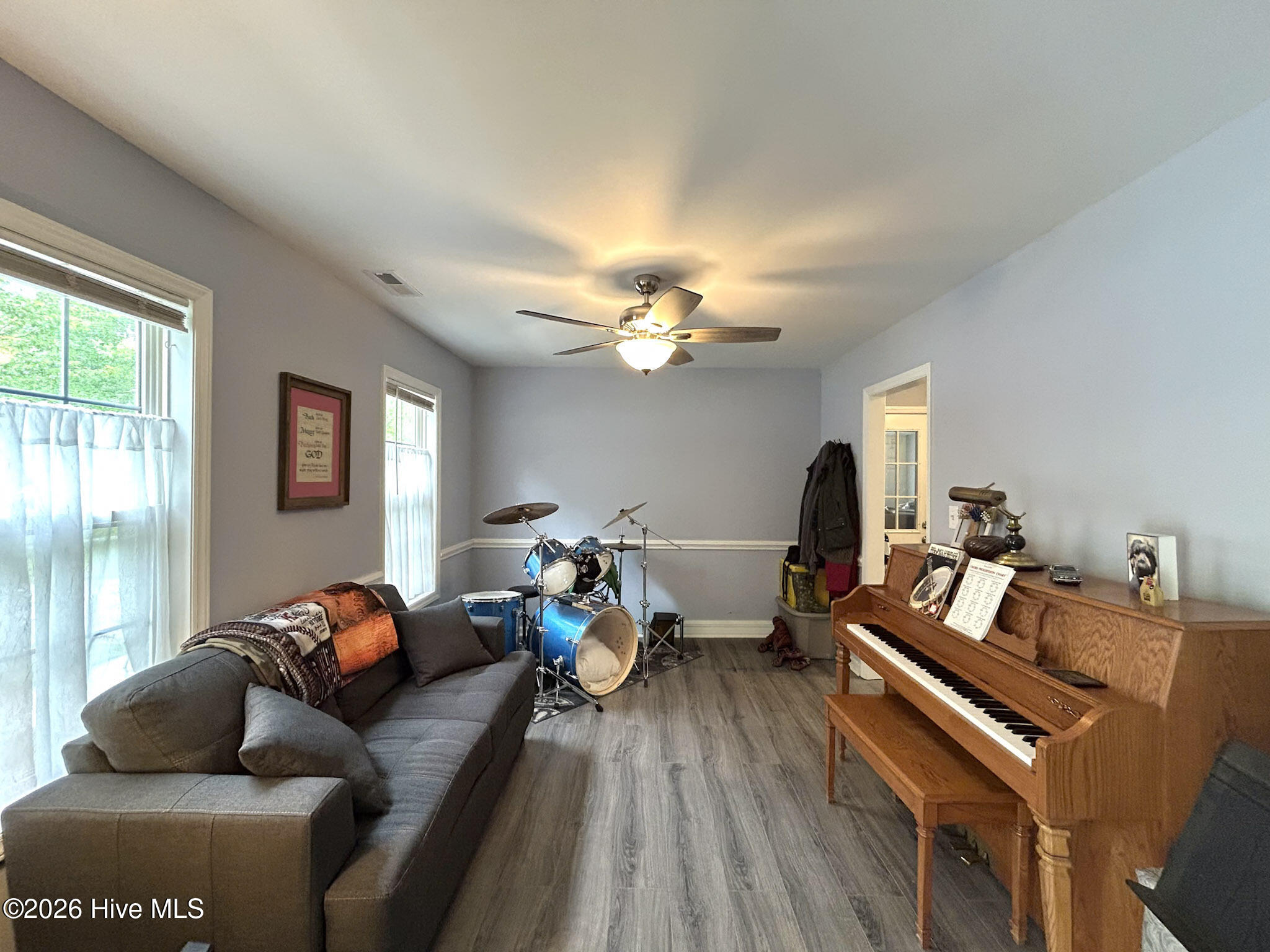 100570244 | Photo 24