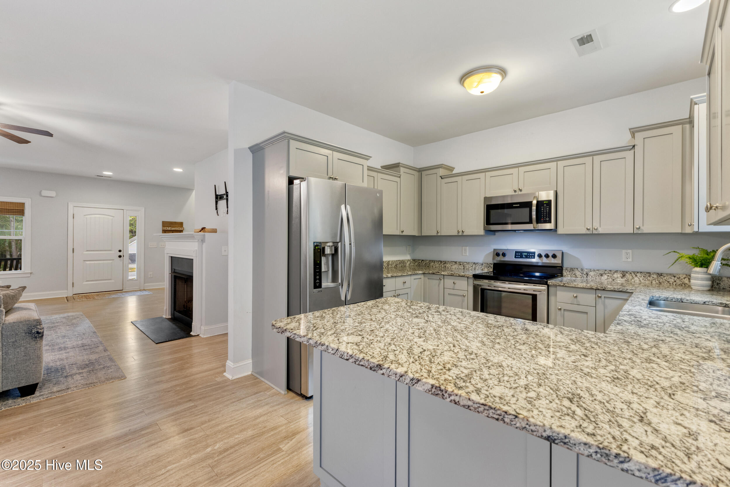 100533307 | Photo 15