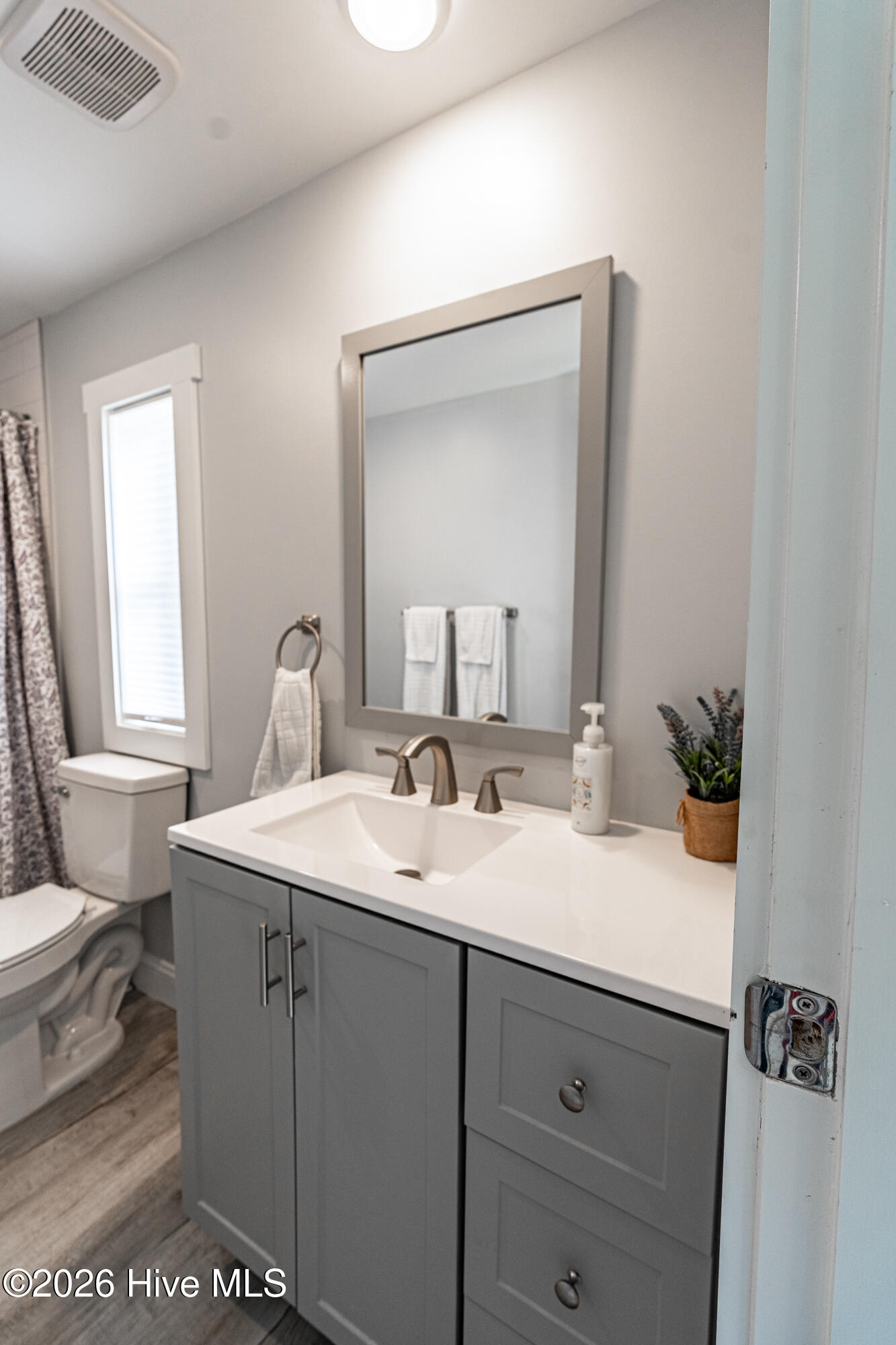 100563568 | Photo 32