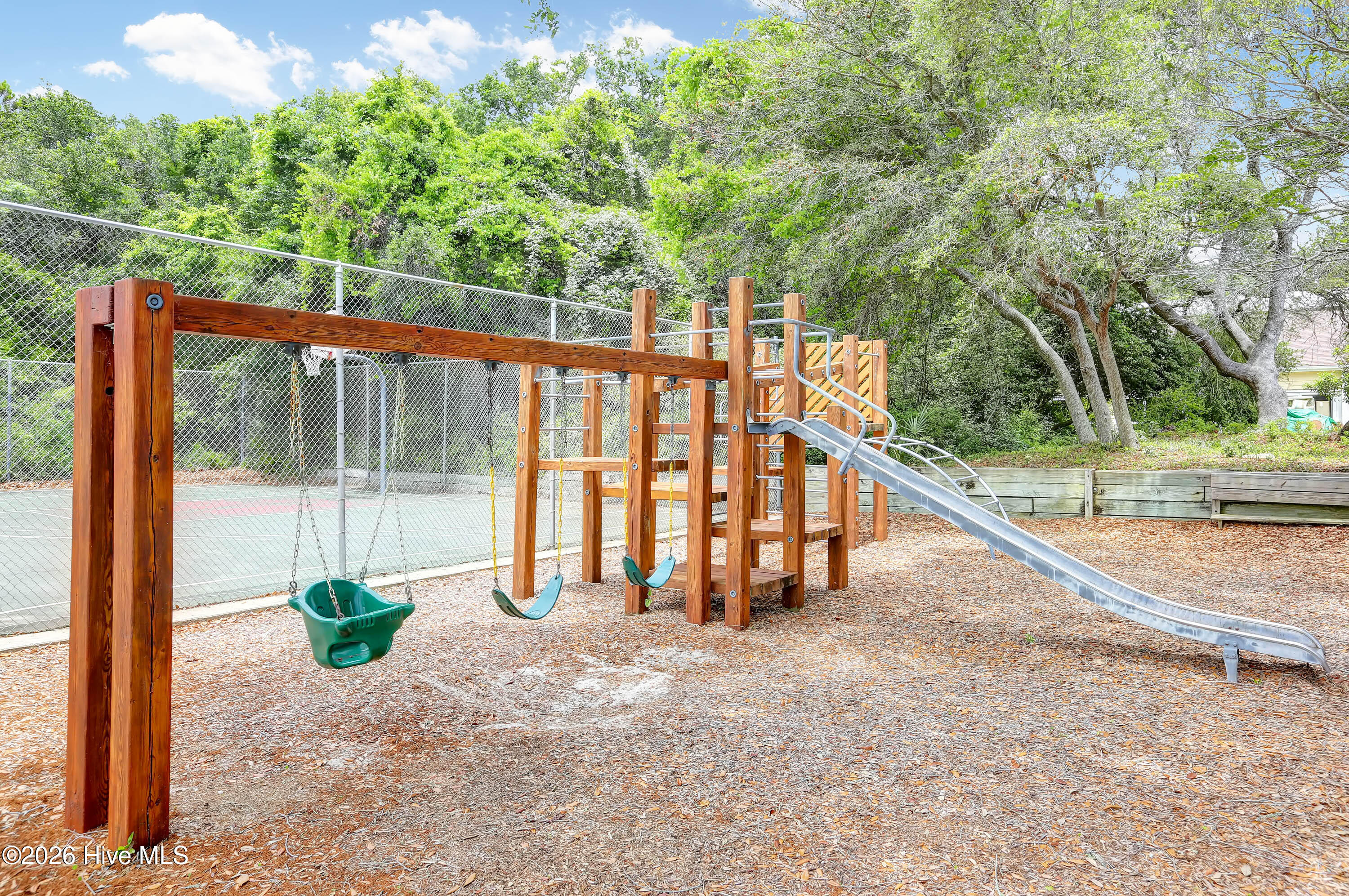 100568340 | Photo 65