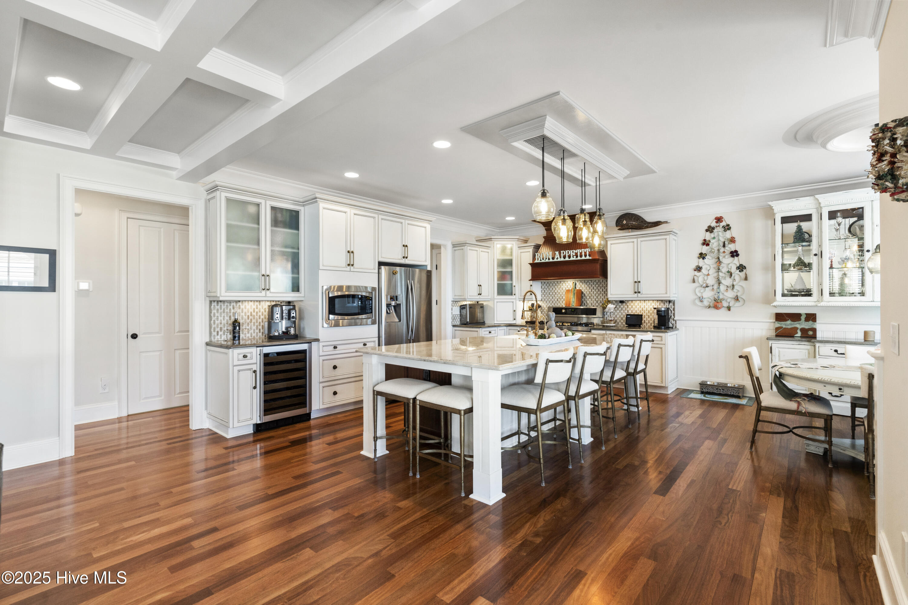 100498817 | Photo 18