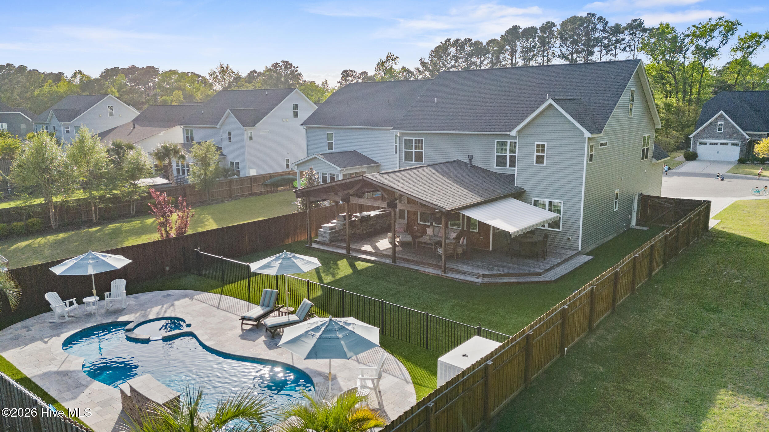 100566940 | Photo 85