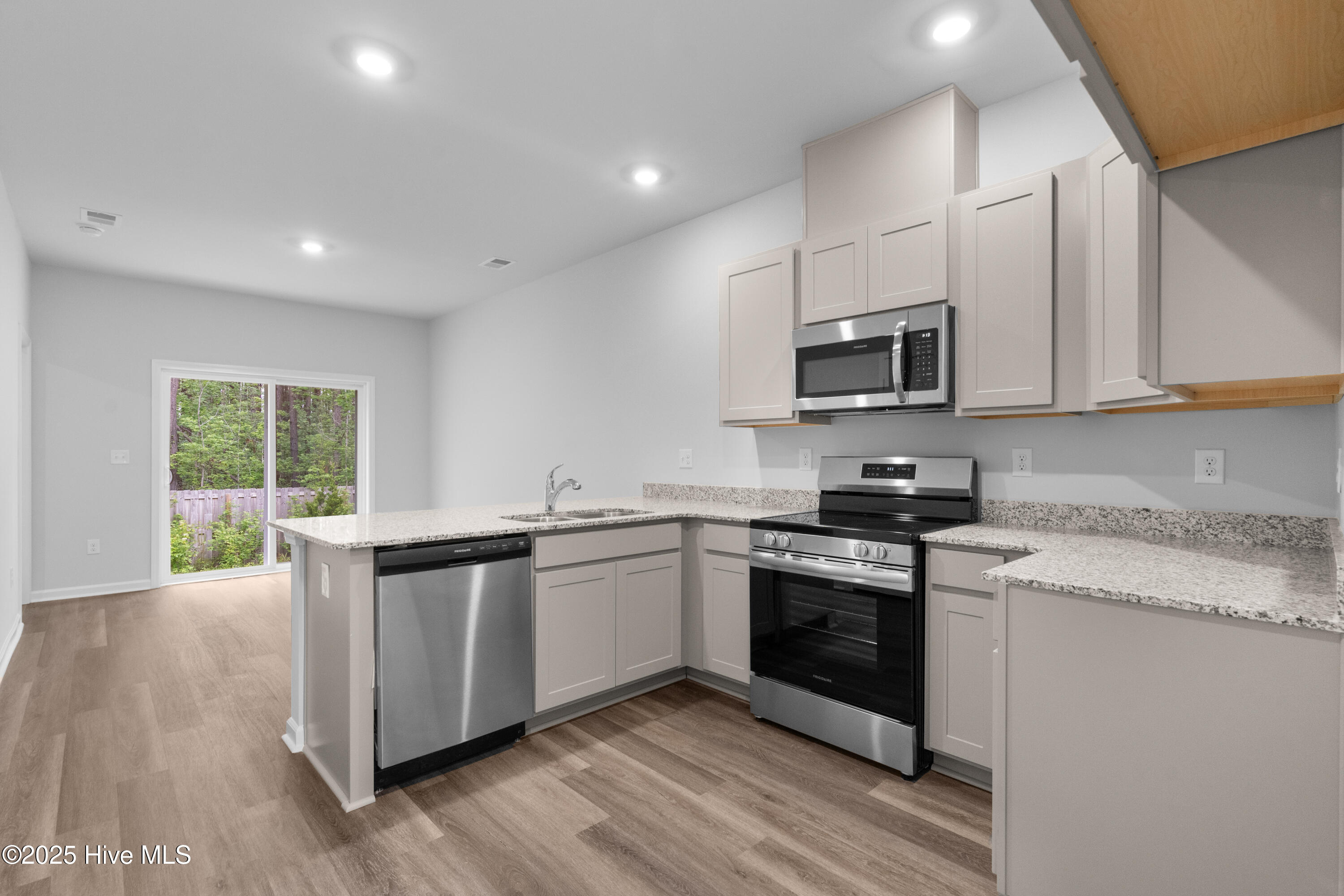 100511298 | Photo 17