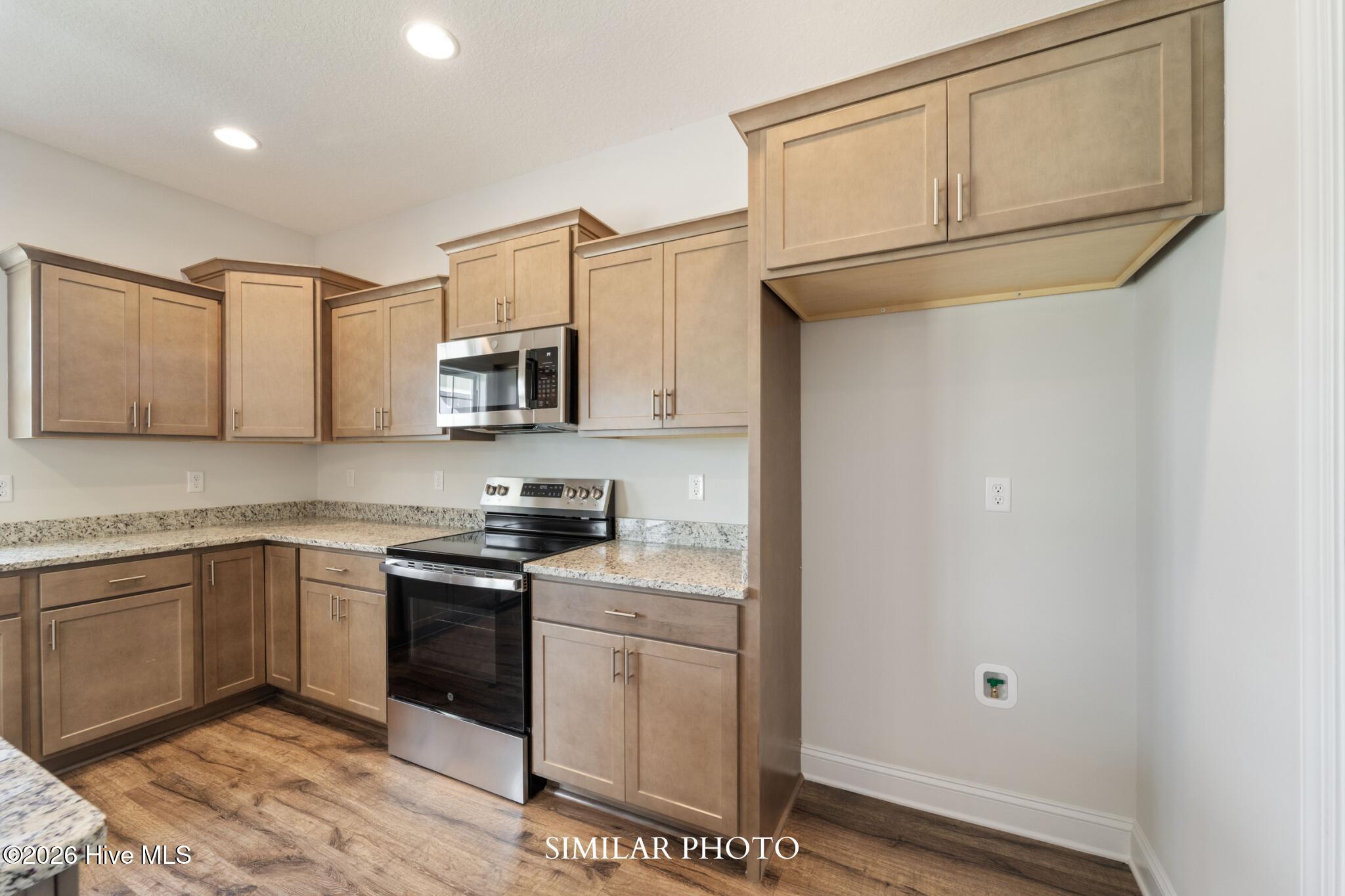 100554415 | Photo 16