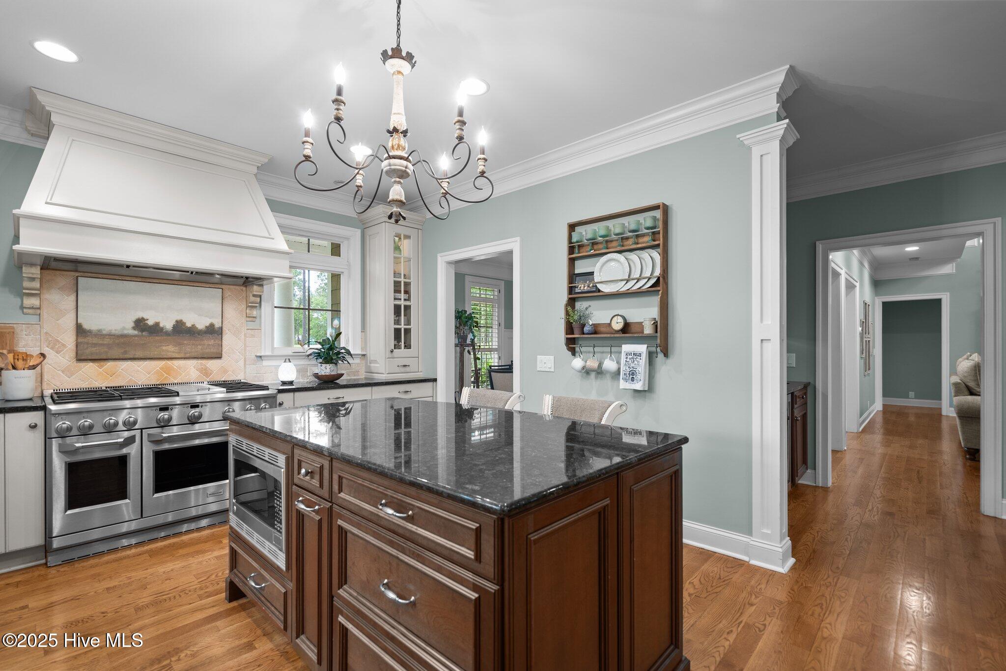 100565962 | Photo 47