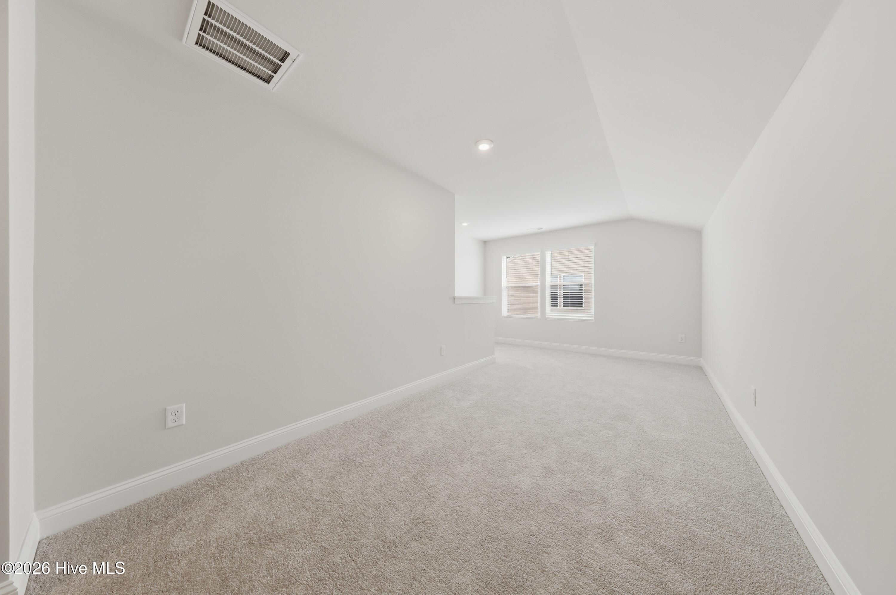 100563139 | Photo 43