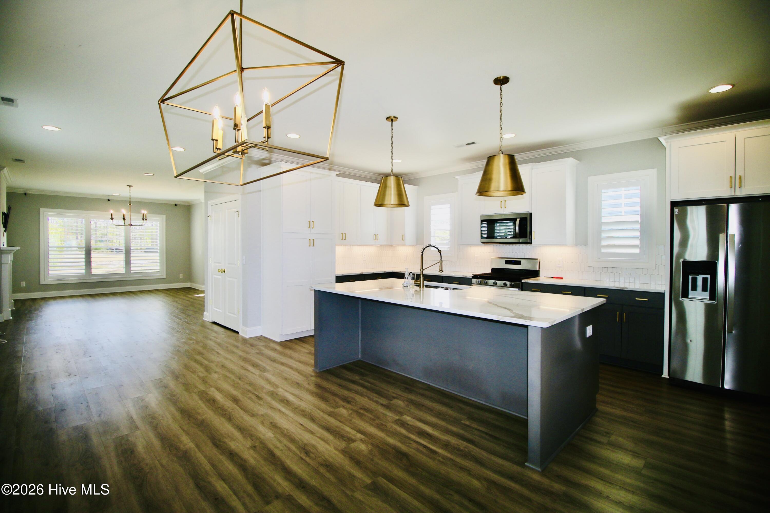 100565697 | Photo 14