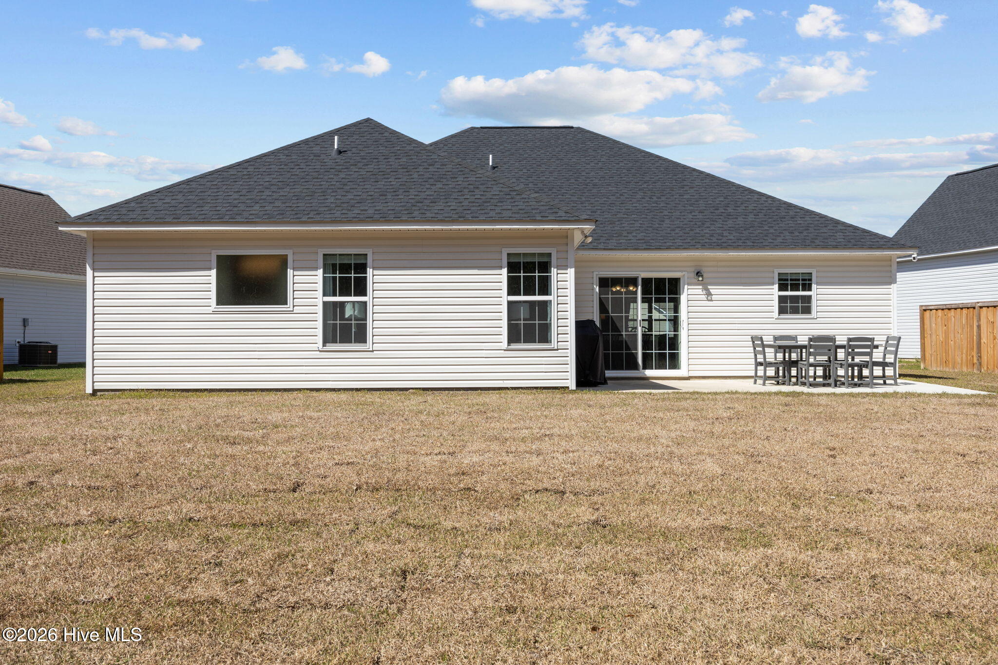 100563738 | Photo 49