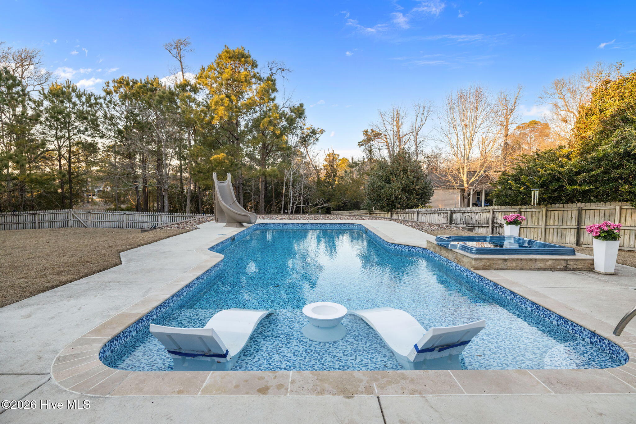 100554627 | Photo 52