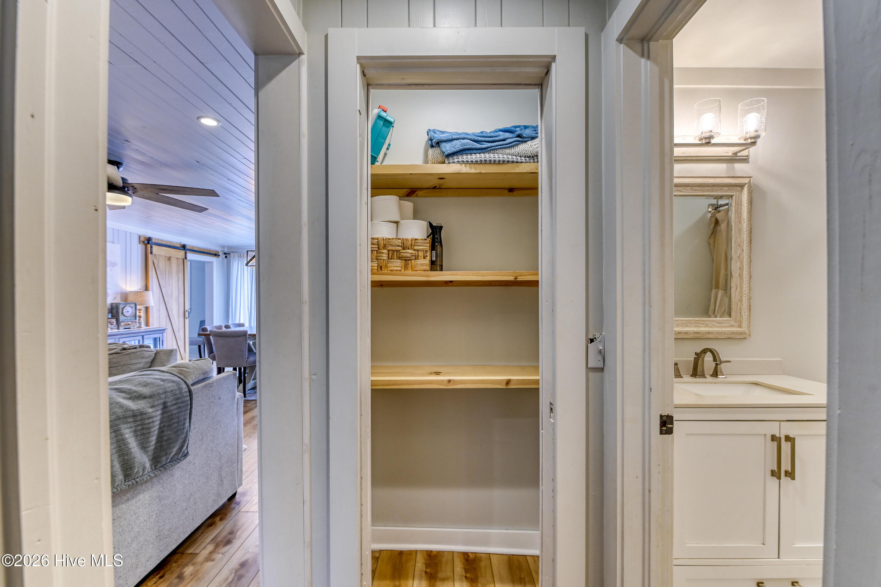 100566355 | Photo 32