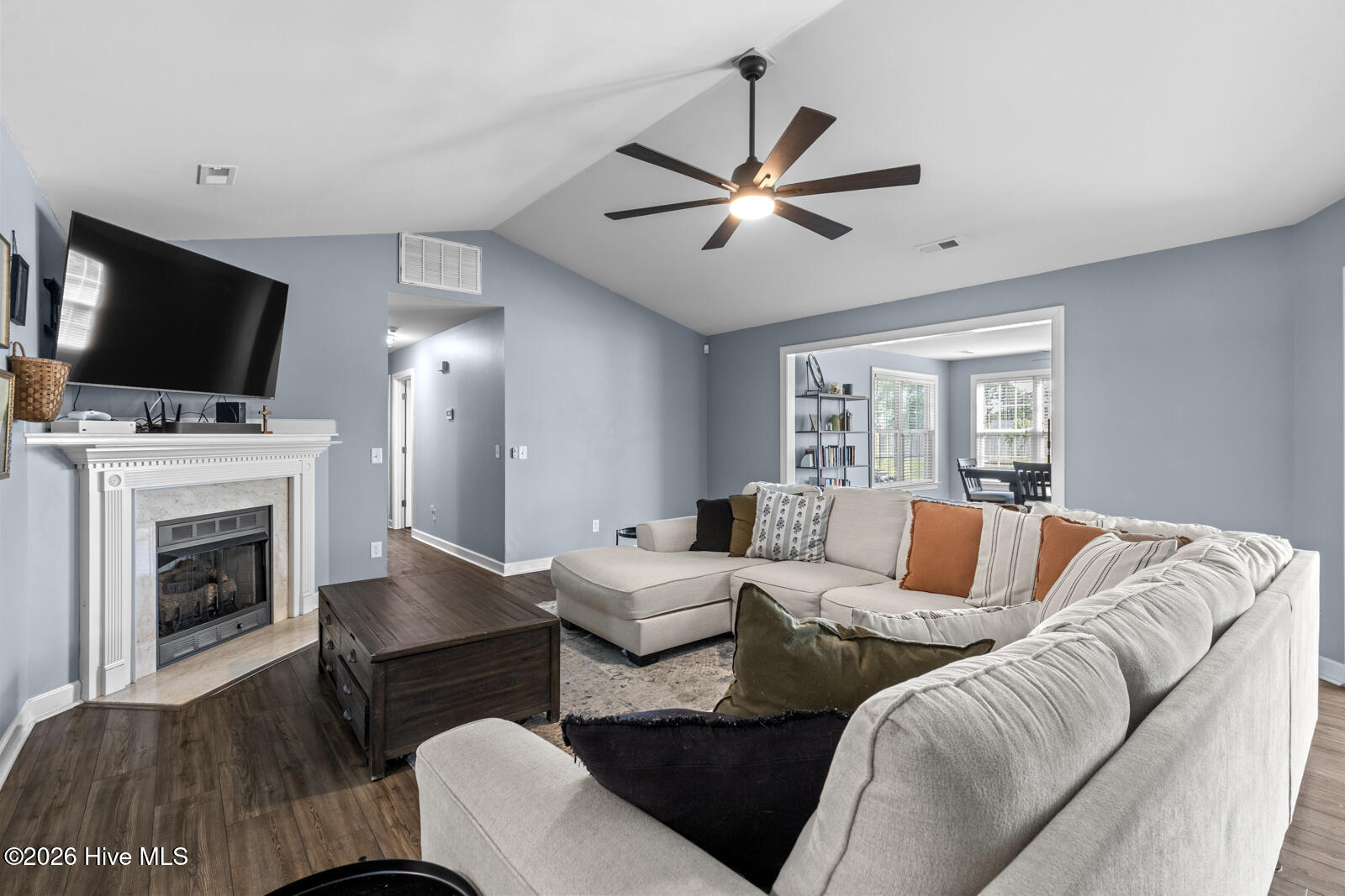 100569280 | Photo 20