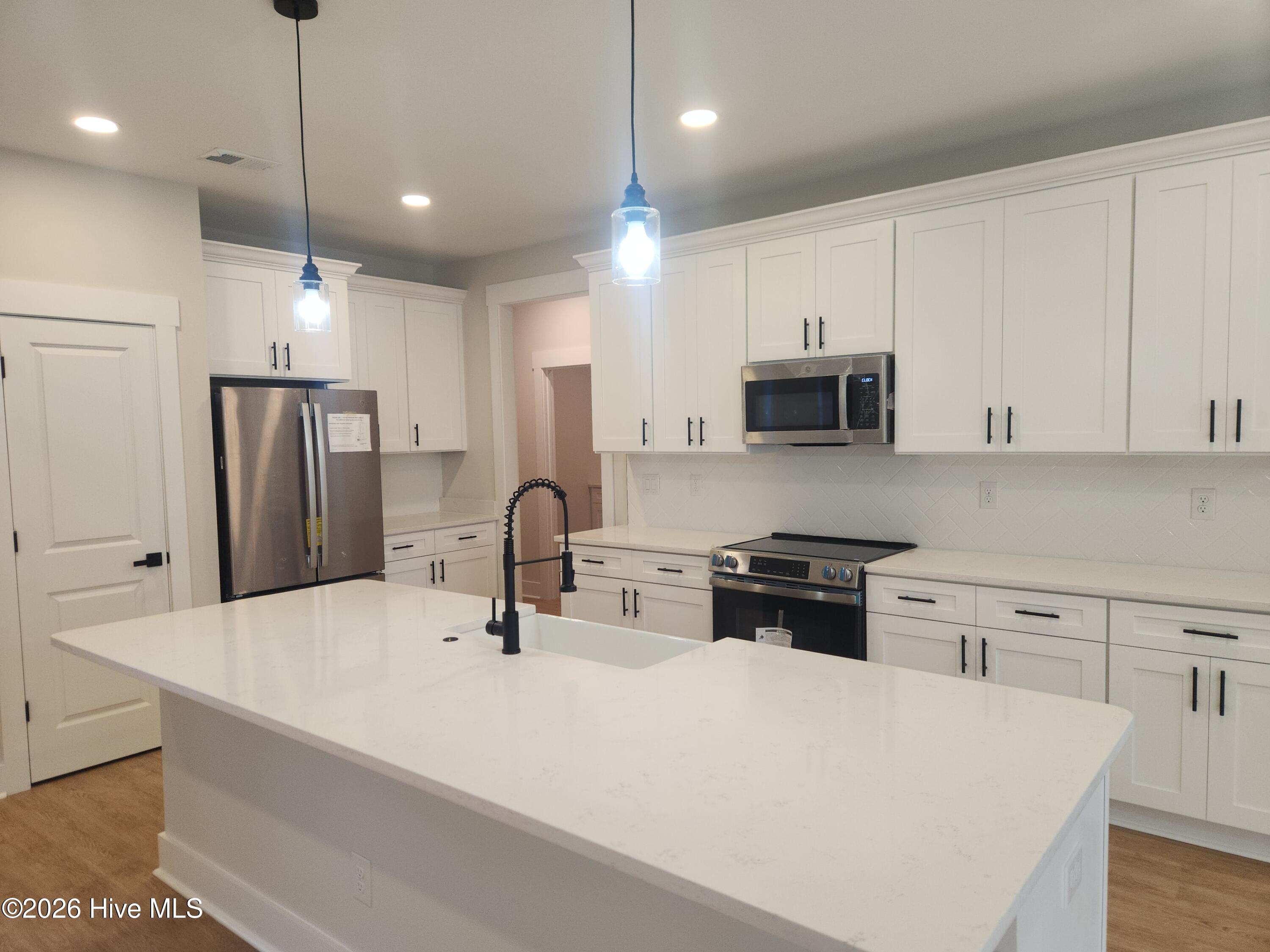 100554103 | Photo 18