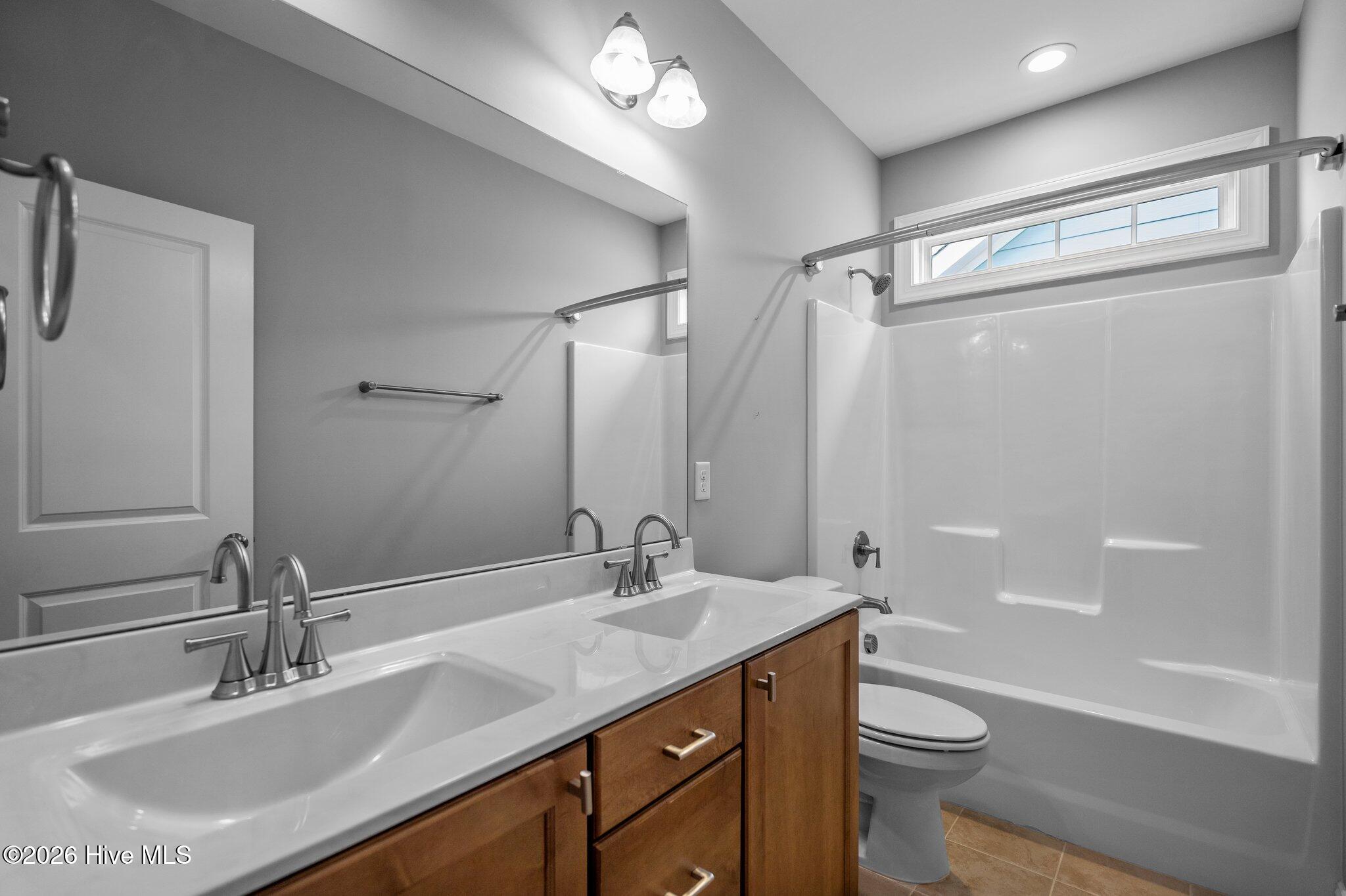 100561208 | Photo 37