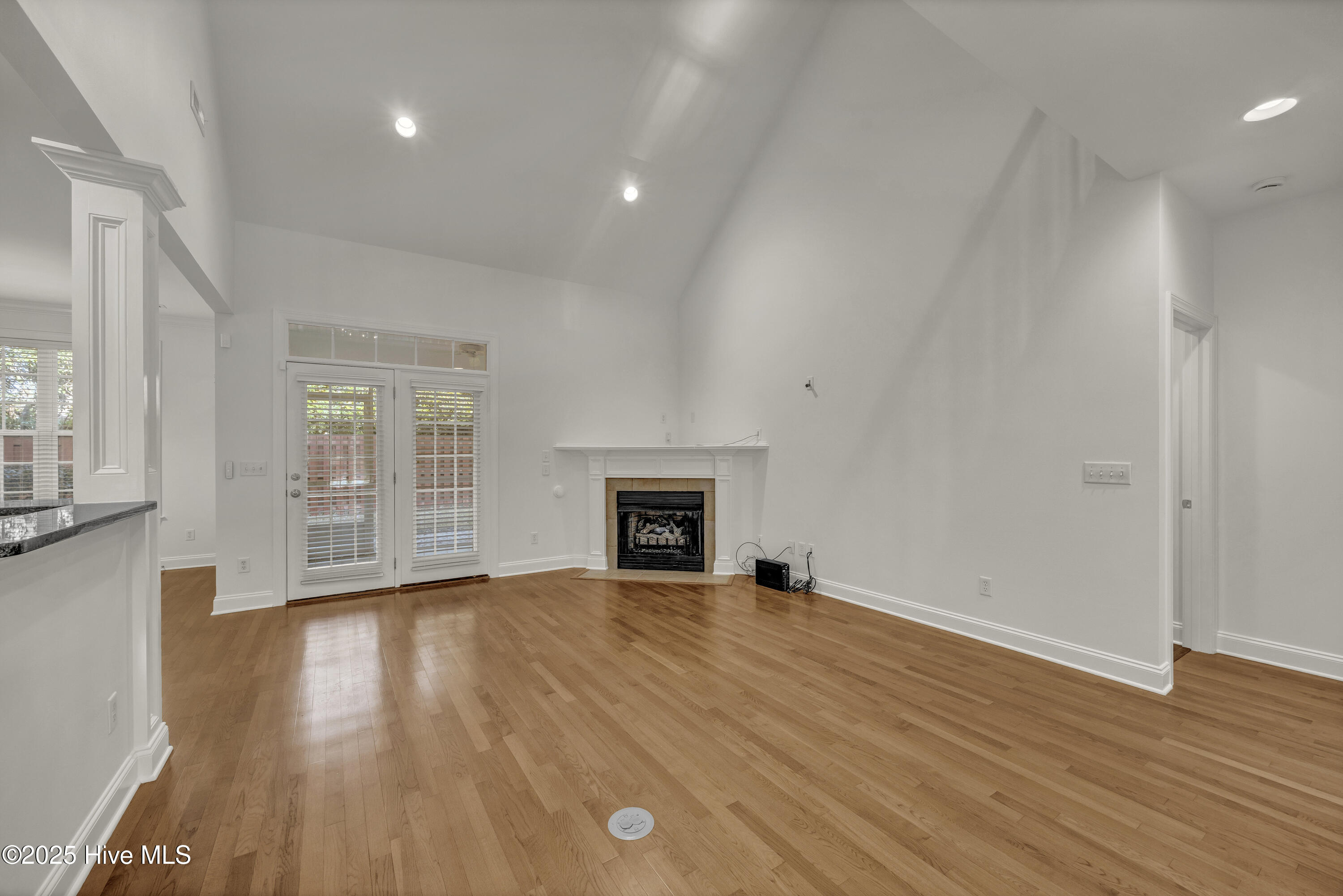 100543175 | Photo 10