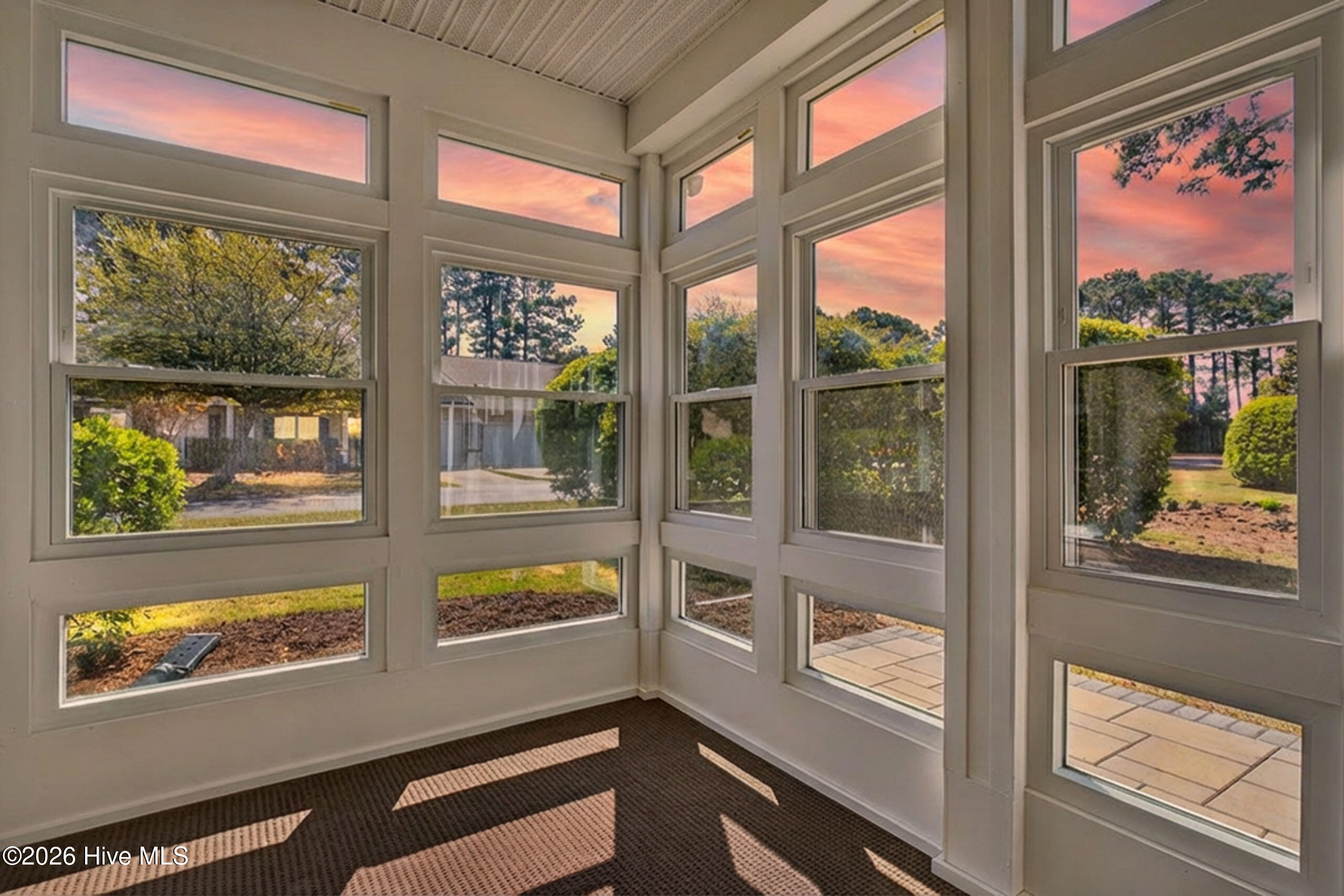 100564275 | Photo 36