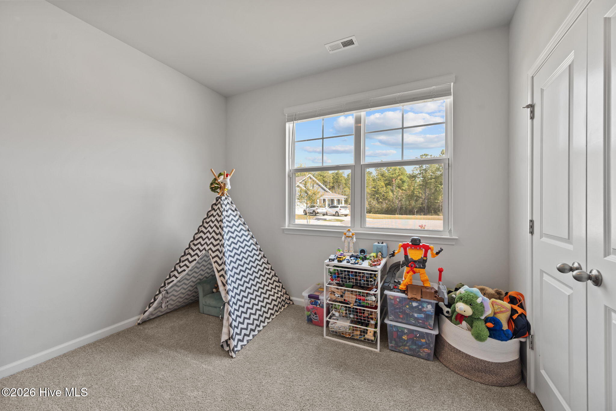 100564273 | Photo 24